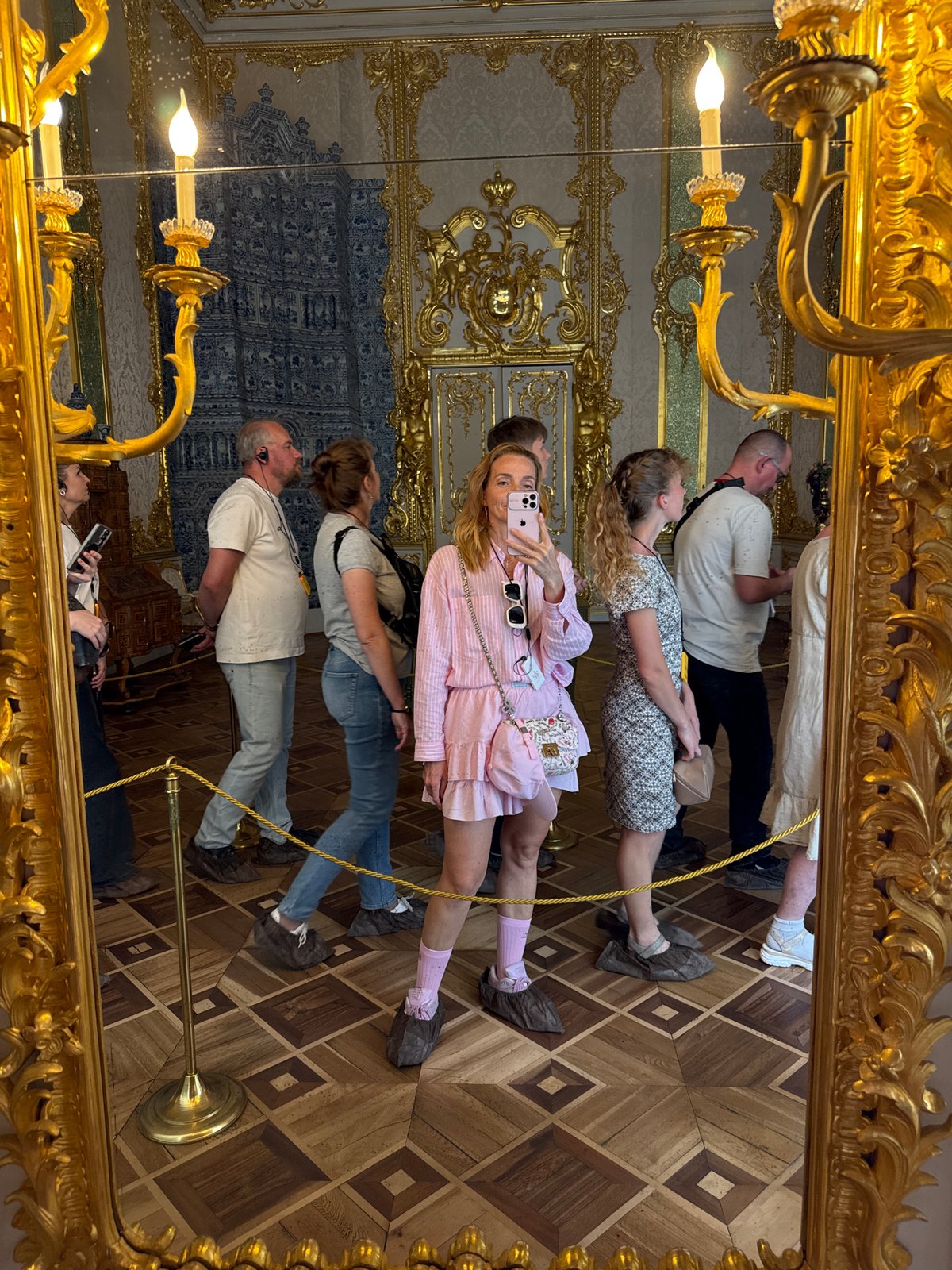 Tourist documents Catherine Palace visit with selfies, amber room footage