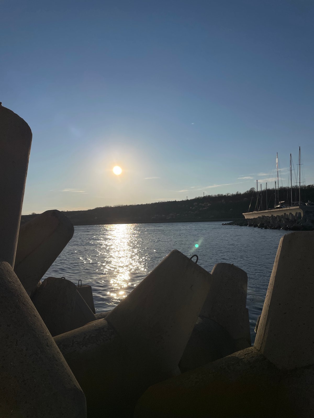 Witness documents Burgas harbor scenes, underwater conditions in Bulgaria