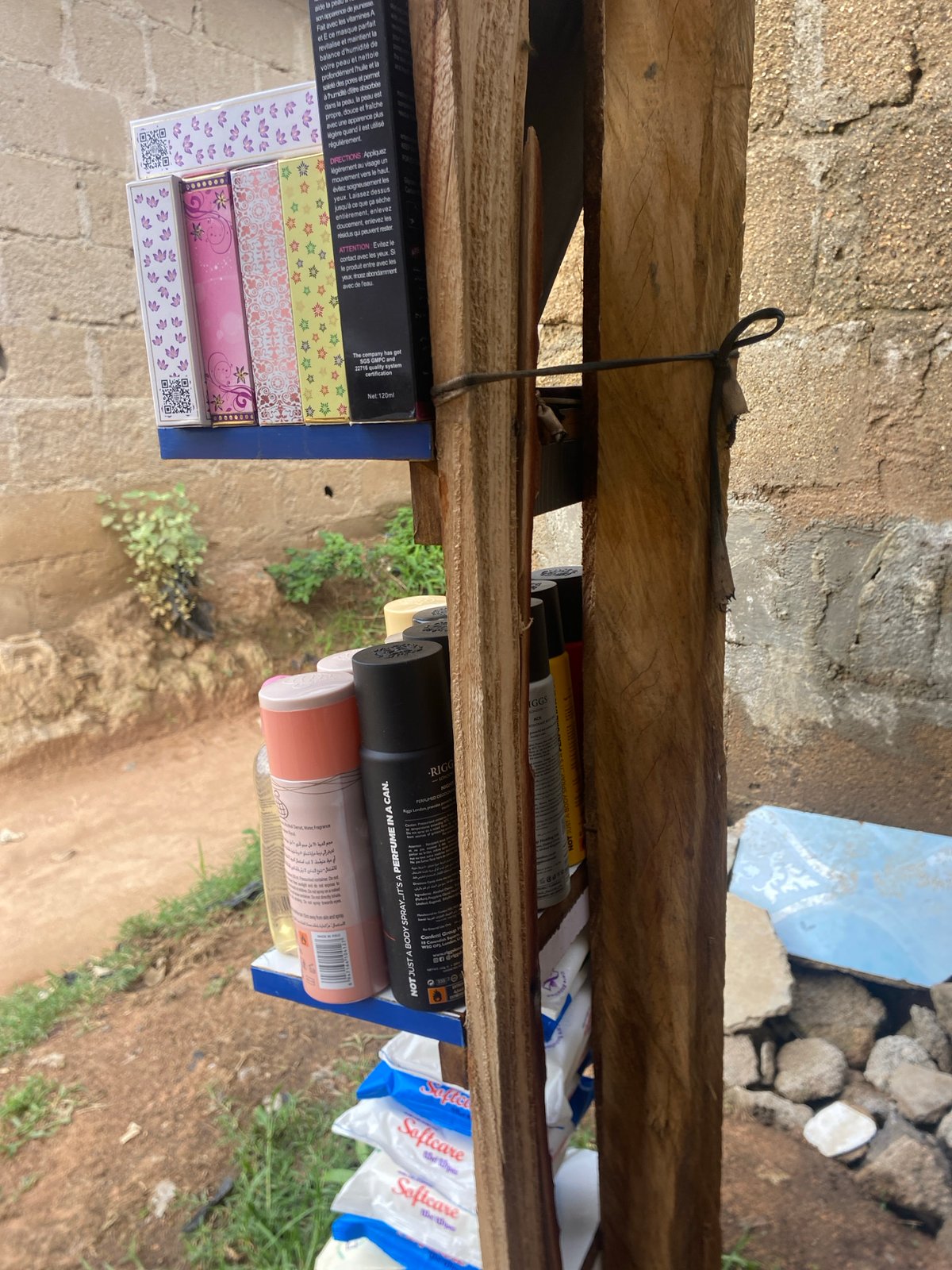 Makeshift outdoor retail display spotted in residential area