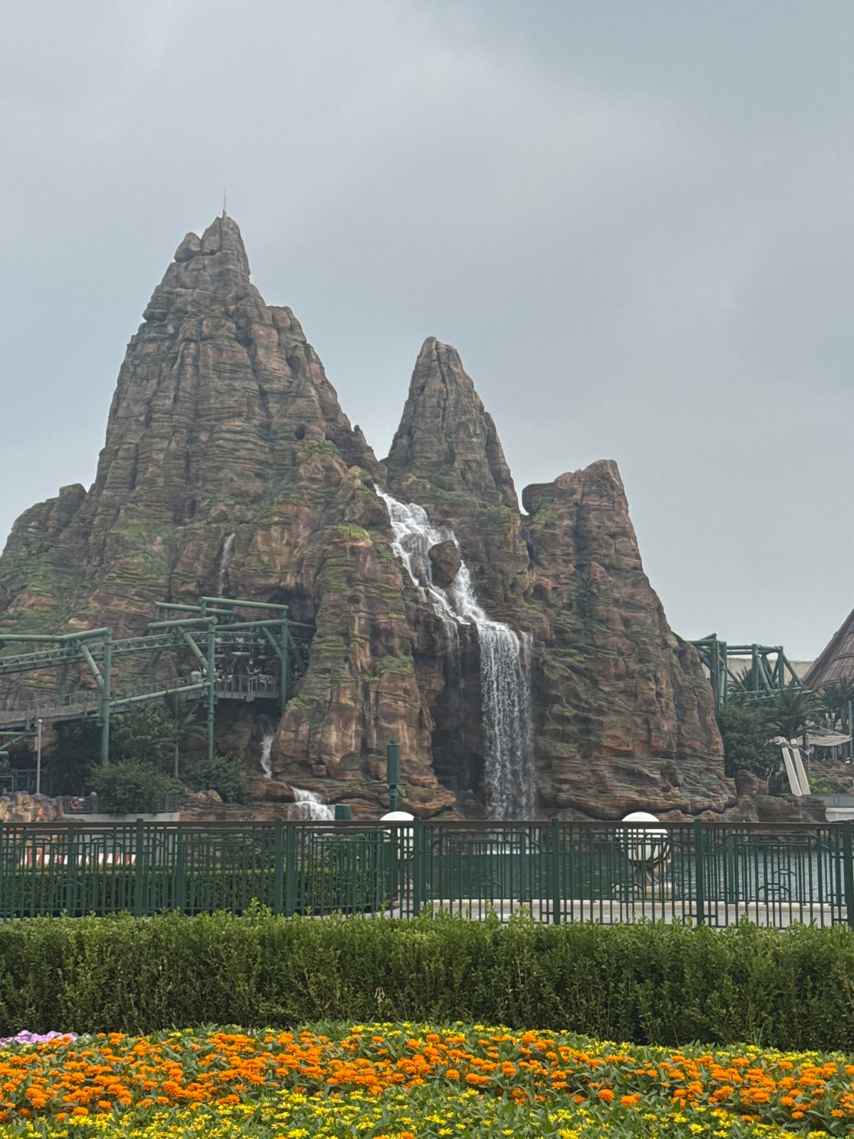 Rainy day at Universal Studios Beijing, Tongzhou District