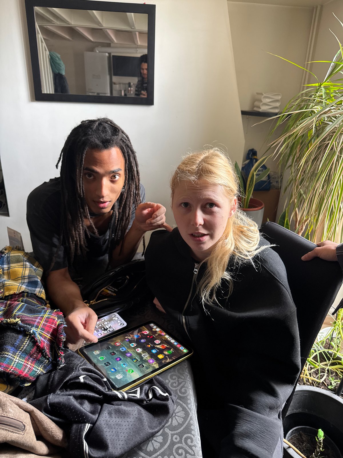 Two people with devices spotted indoors in Paris