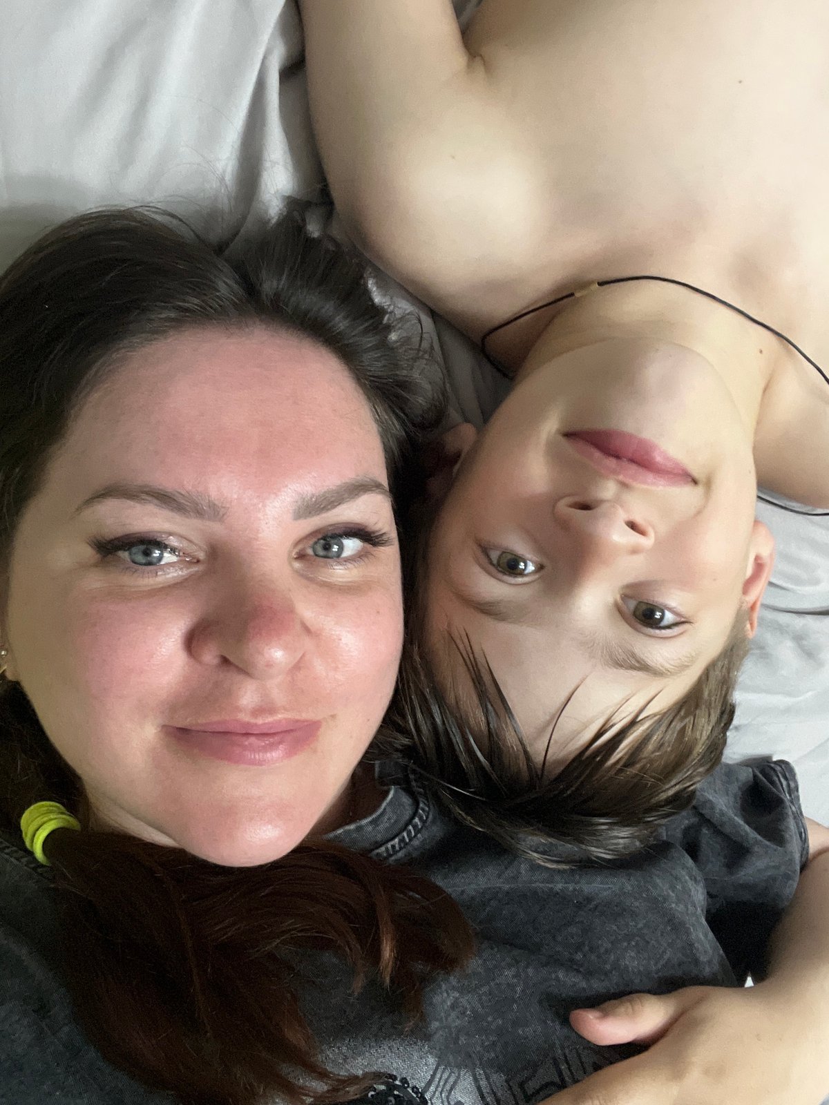 Mother-child moments captured in Russian home over afternoon