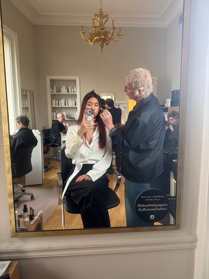 Bride receives wedding prep at Paris salon near Arc de Triomphe