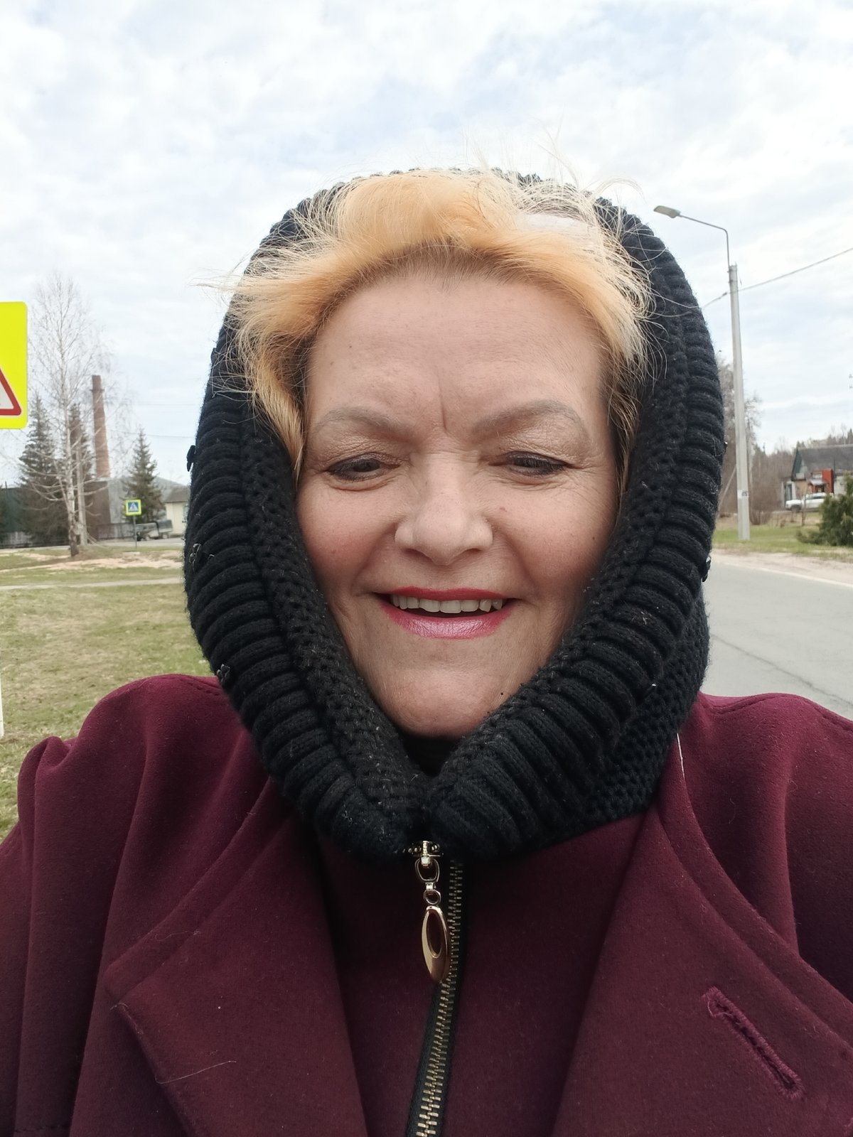 Morning walk documented in Красный Маяк, Russia shows everyday scenes