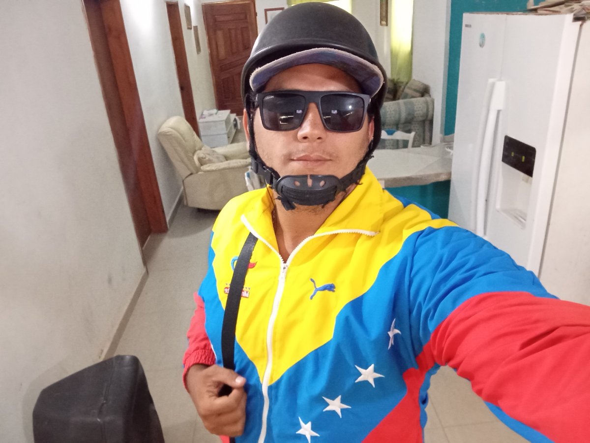 Man in Venezuelan flag jacket observed in Juan Griego