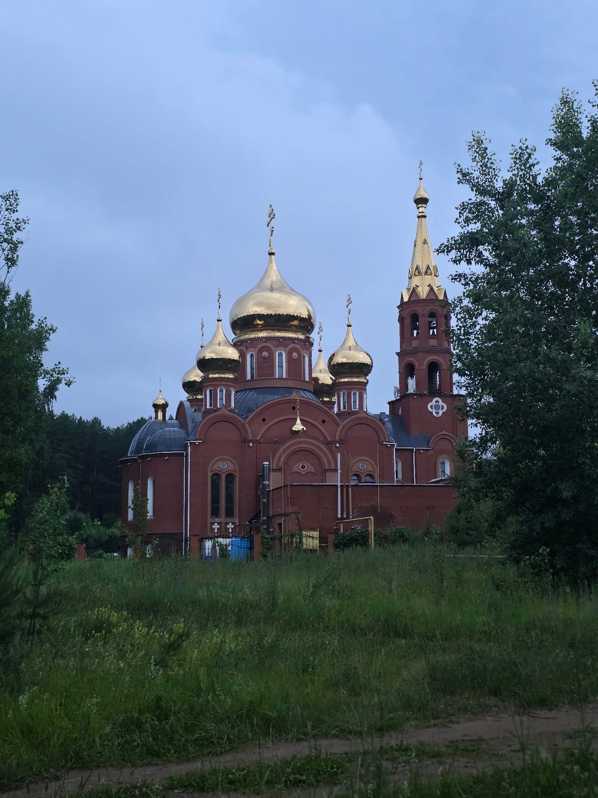 A rainy evening around Chaikovsky's parks and streets