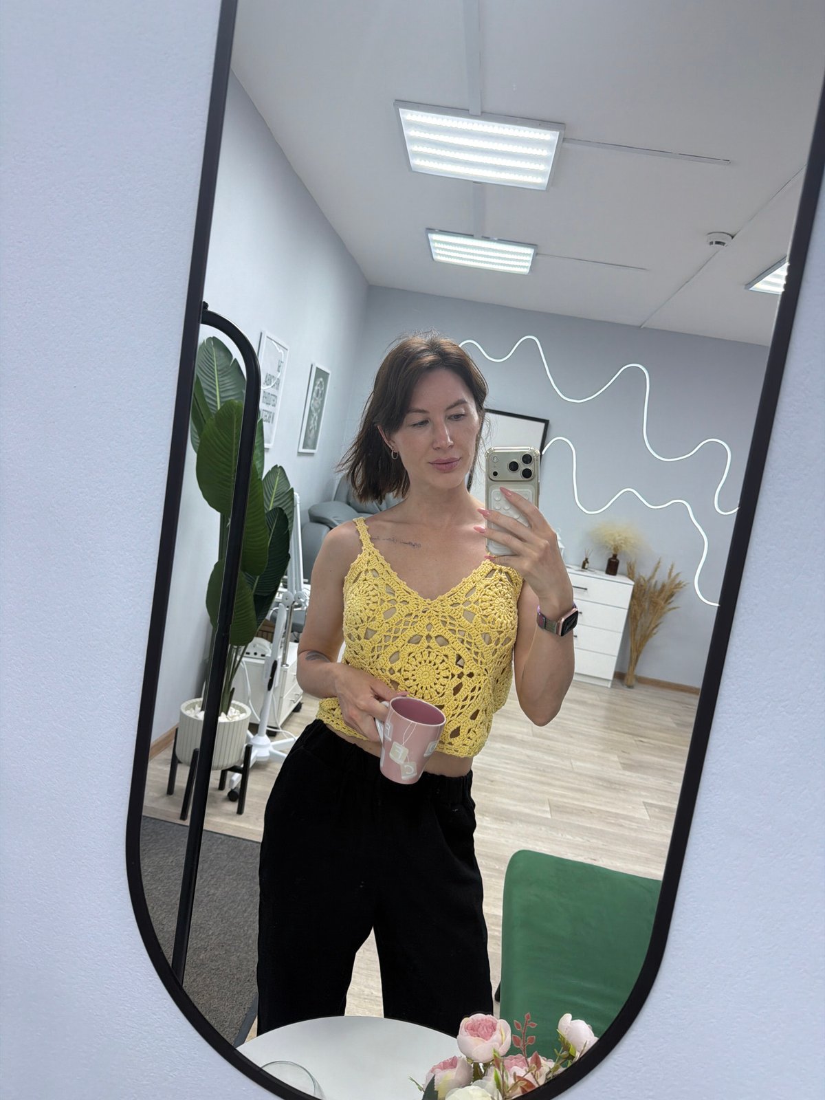 Casual selfies and a pink mug in a Perm interior