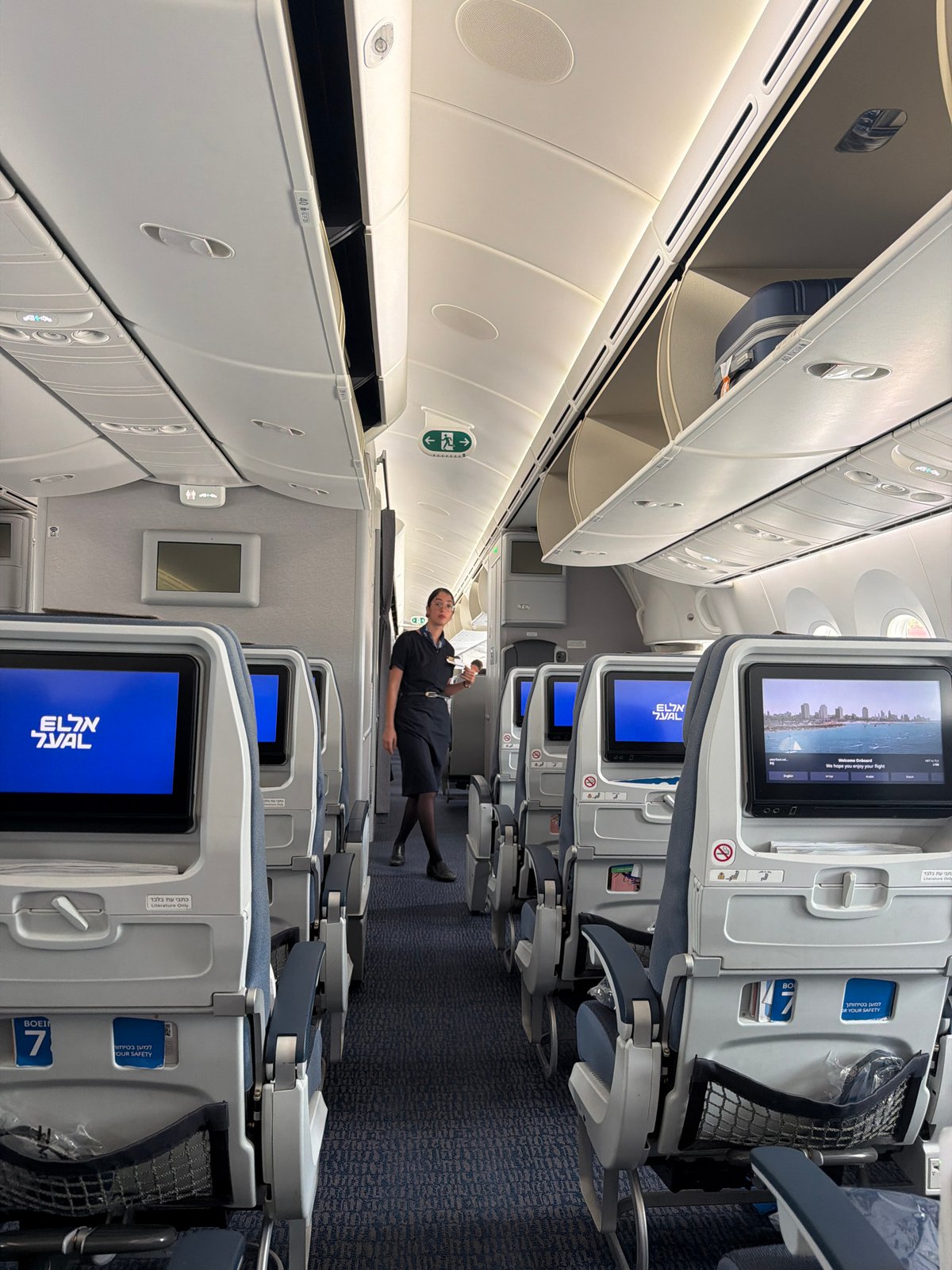 Commercial flight passengers and crew observed over Thailand