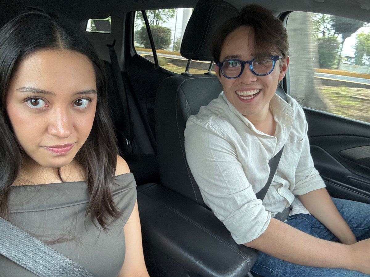 Two people observed in car wearing seatbelts in Puebla
