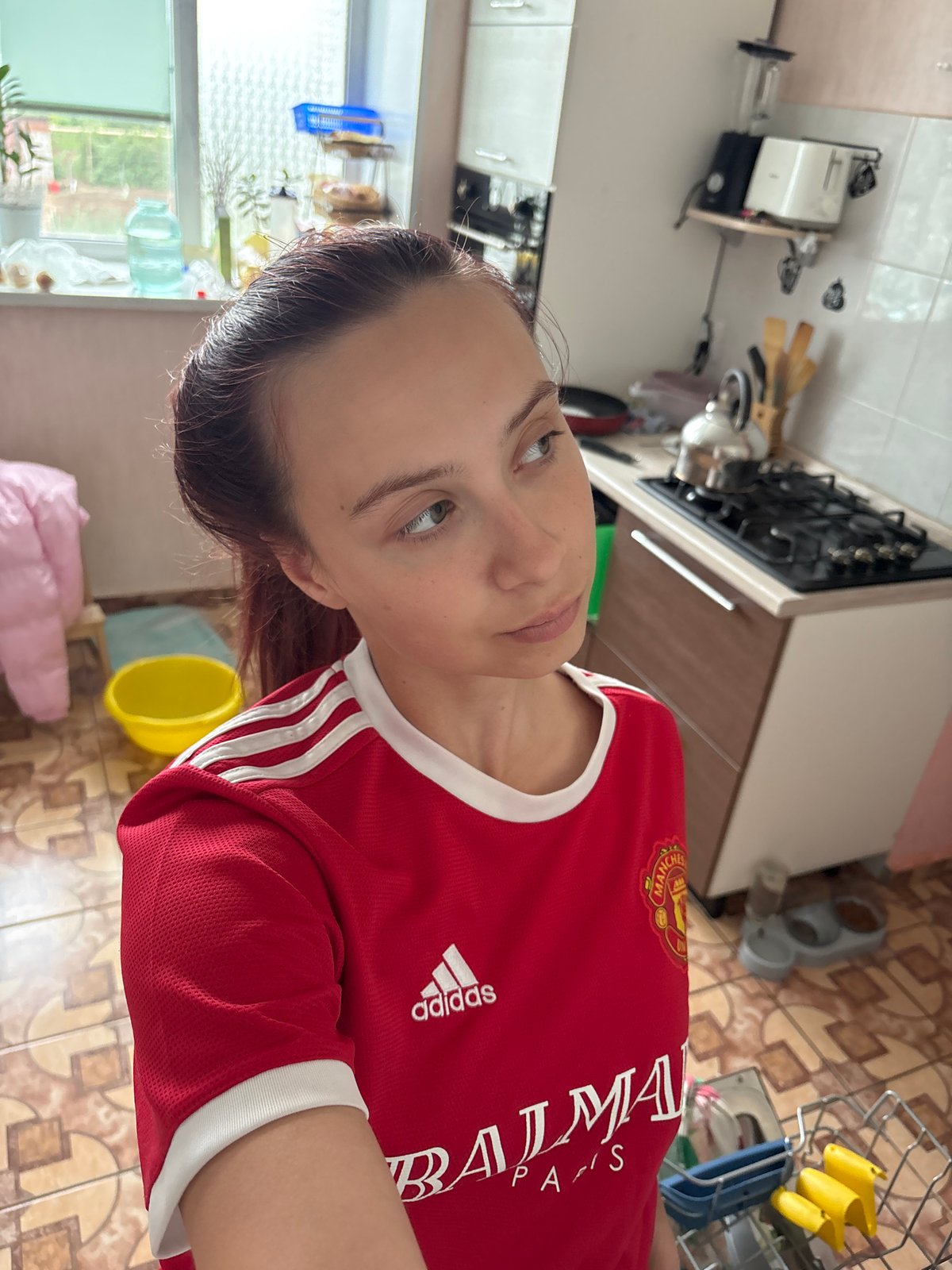 Woman in Manchester United jersey photographed in Прикамский, Russia