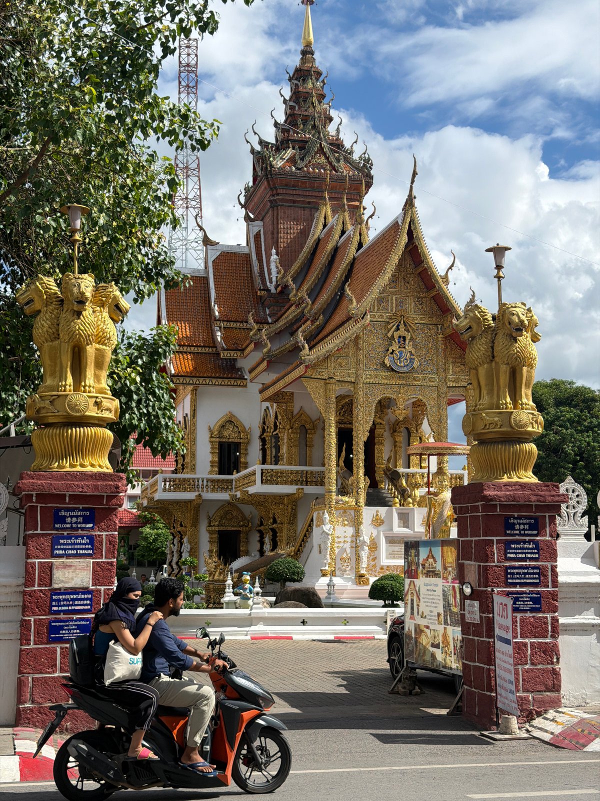 Temple visit and café stop in central Chiang Mai