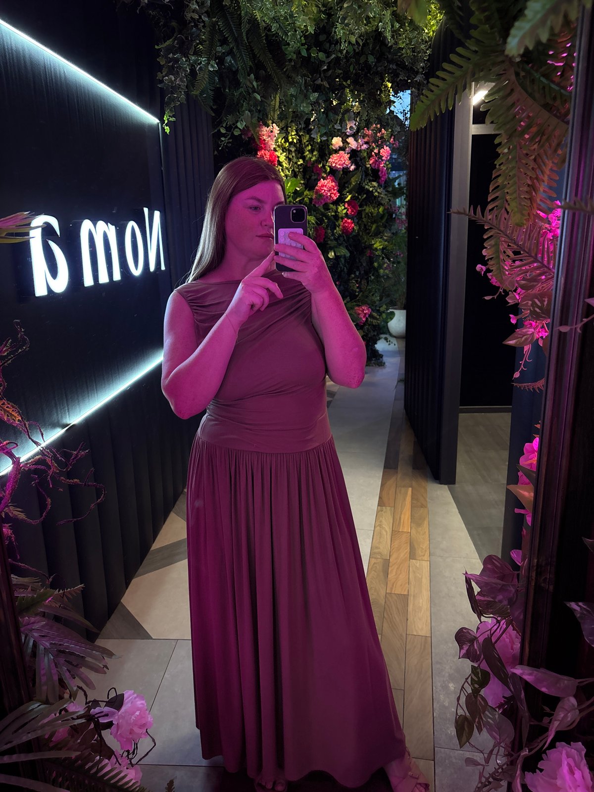 Woman documents visit to Noma Yerevan restaurant during afternoon