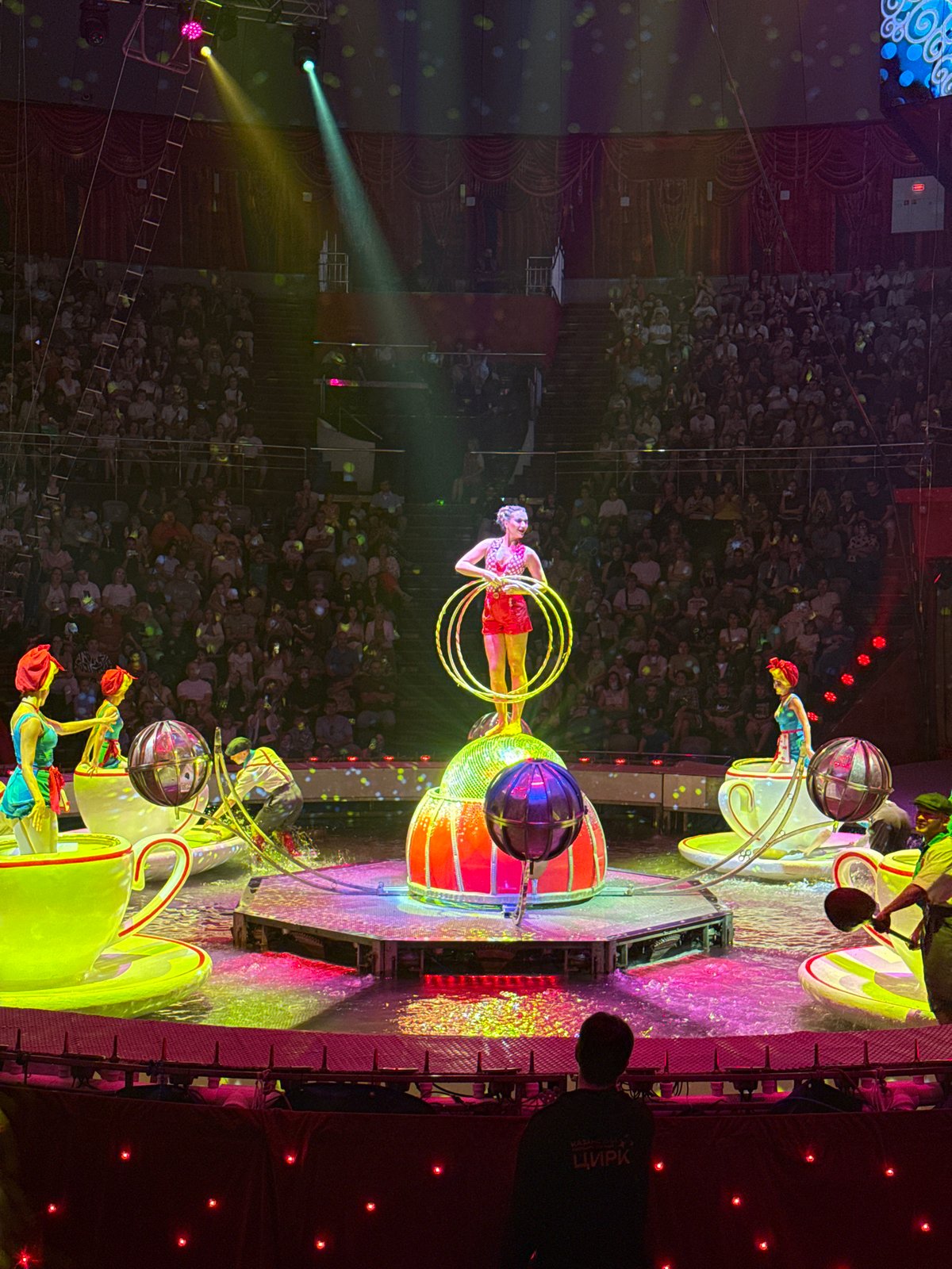 Circus acts and water features light up a Kazan arena