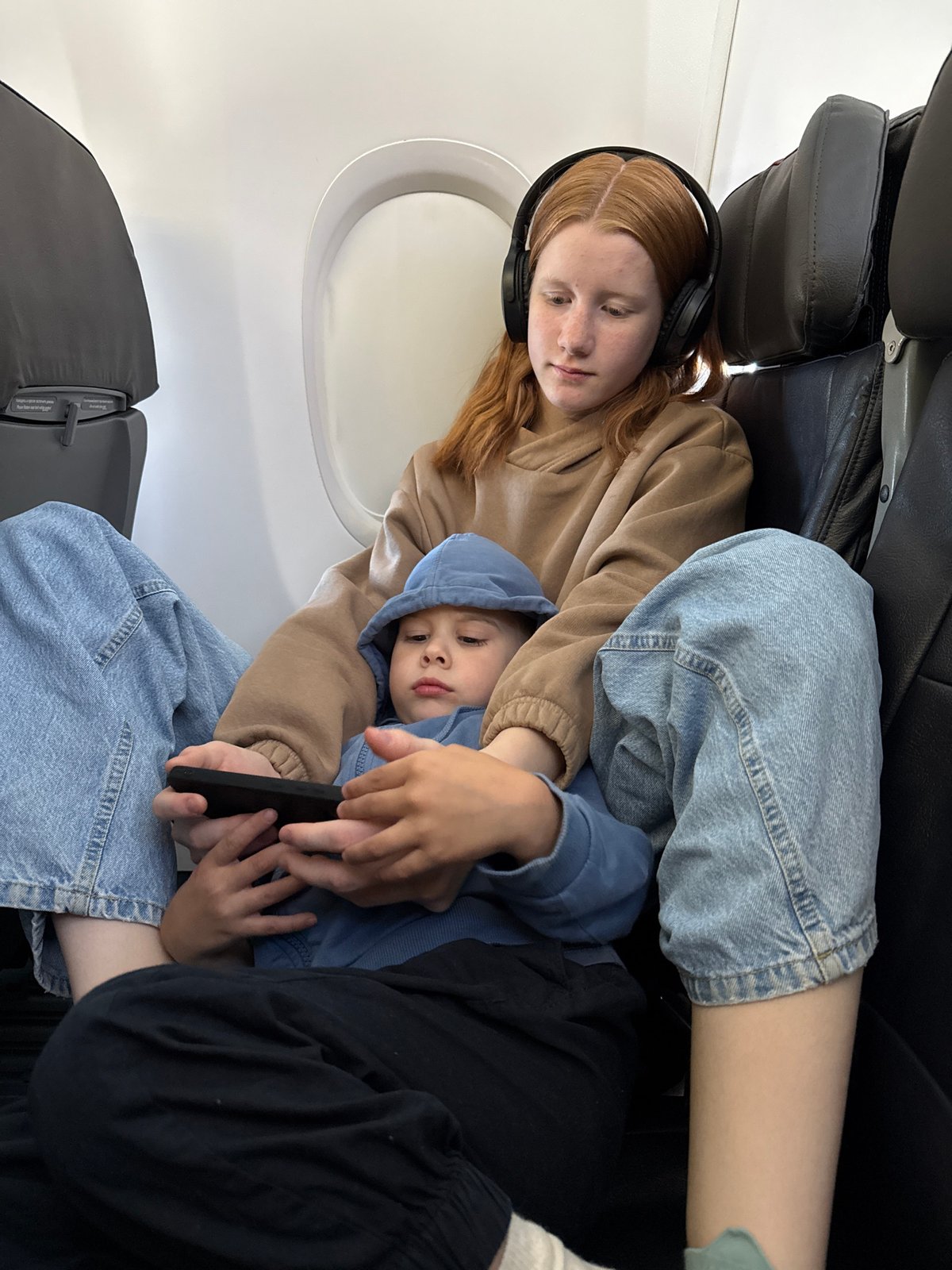 Airplane passengers captured on flight near Sochi, Russia