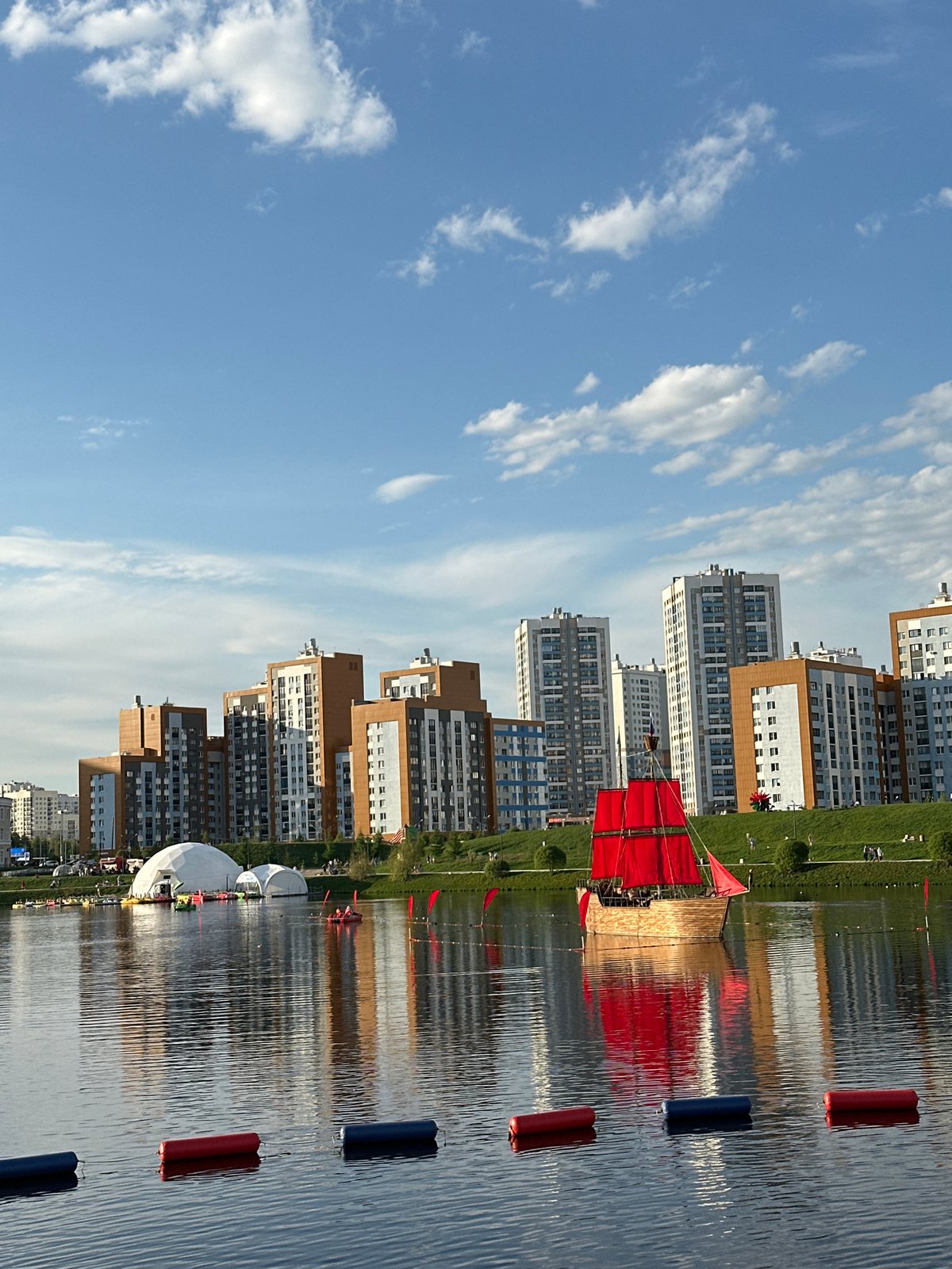 Ordinary afternoon moments captured along Yekaterinburg's Iset River