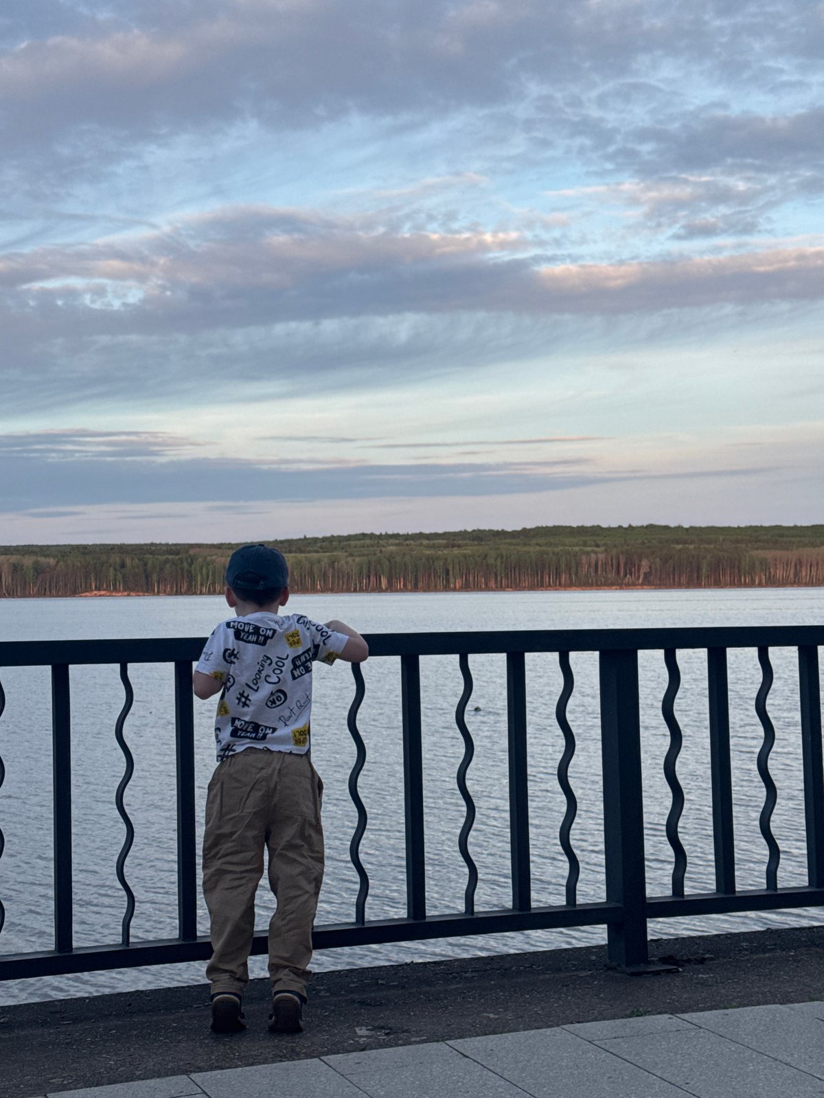 Afternoon stroll documented along Chaikovsky waterfront and city spaces