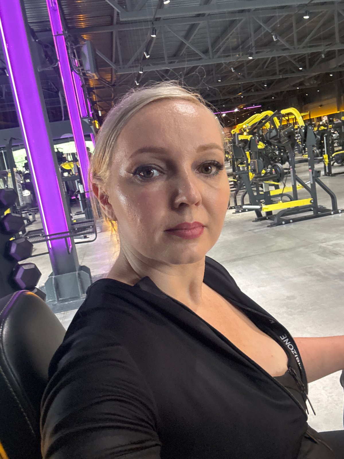 Late-night gym session at a Komsomolsk-on-Amur fitness center