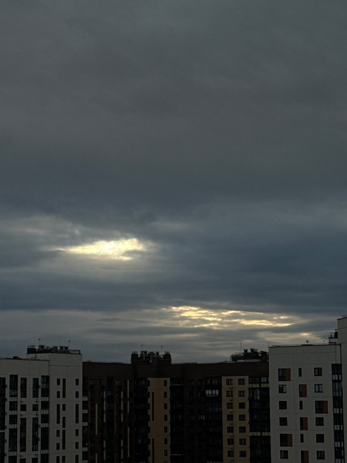 Cloudy afternoon documented near Lyubertsy apartment complex