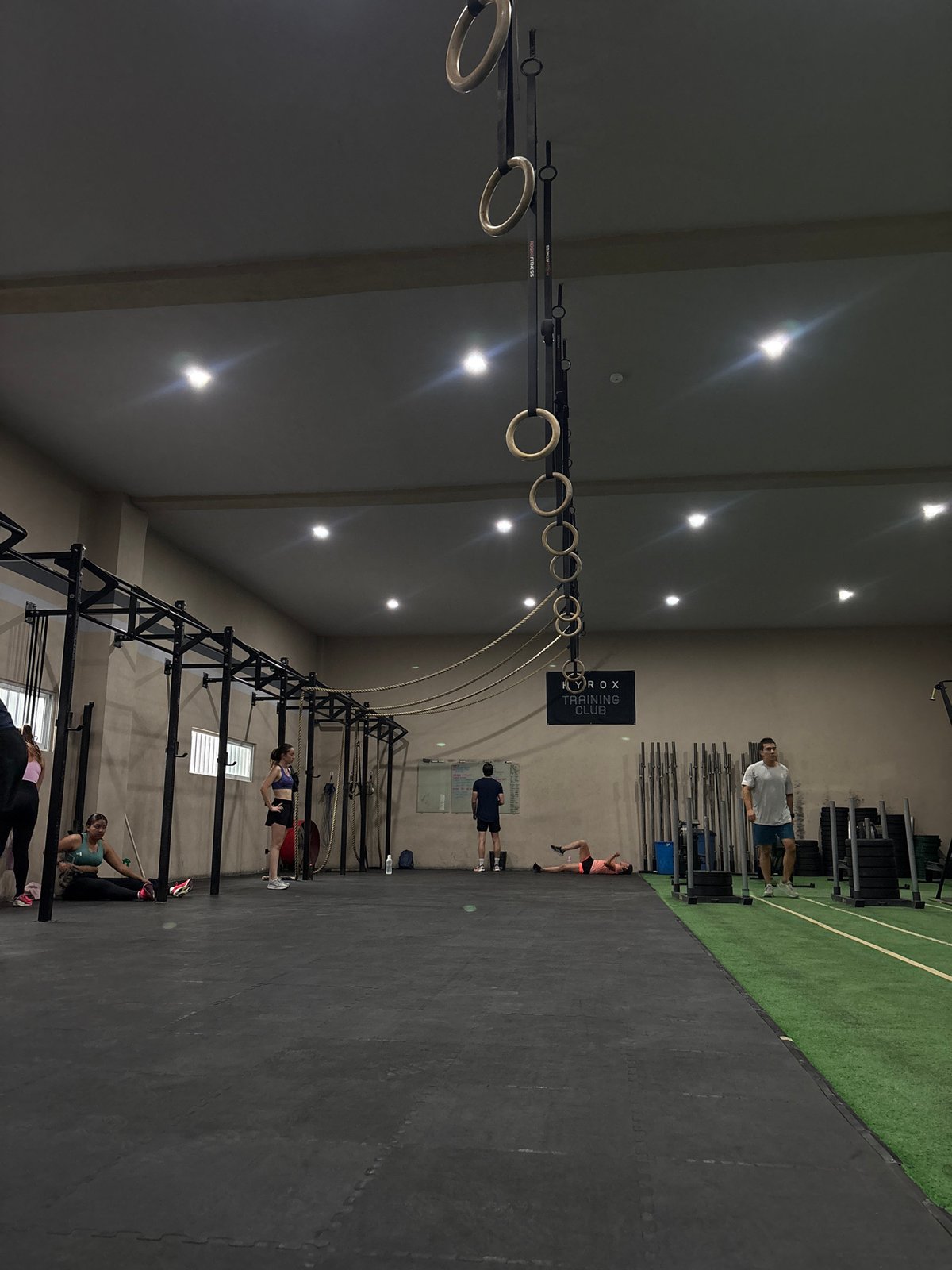 Gym activities documented in San Bernardino Tlaxcalancingo fitness facility