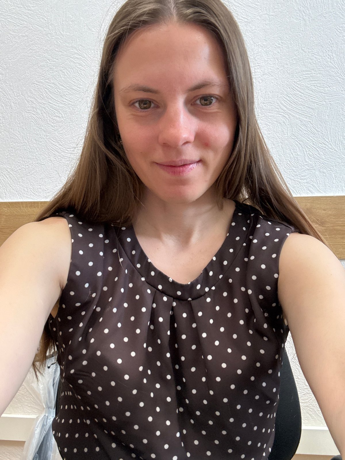 Woman documents late-night outfit changes in Chaikovsky selfie session