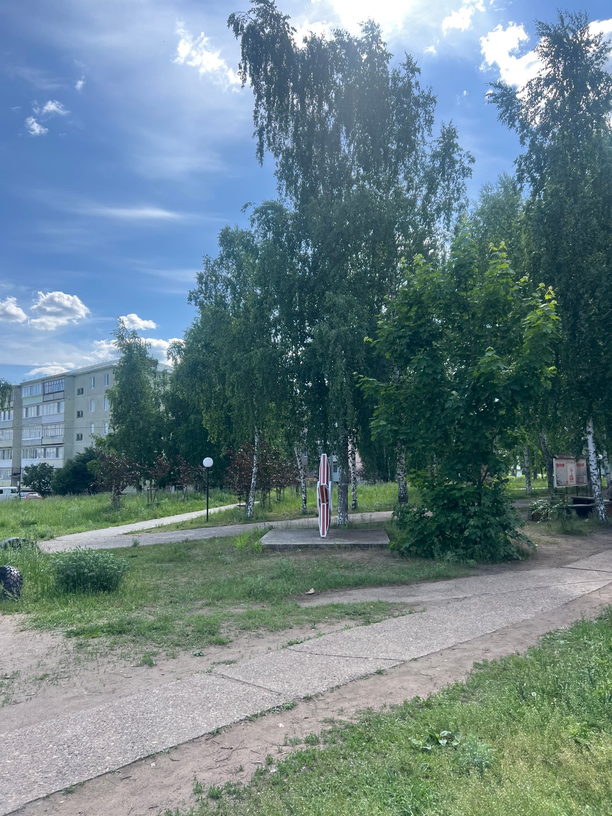 Ordinary morning moments documented across Noviy, Russia residential areas