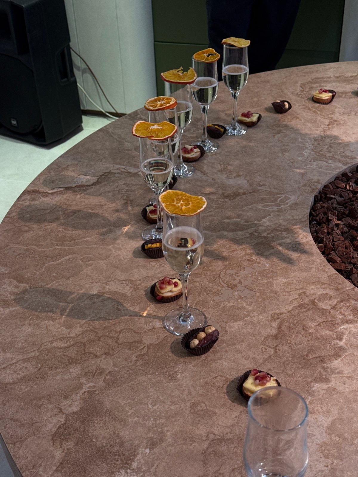 Morning reception held in Yerevan features buffet, refreshments