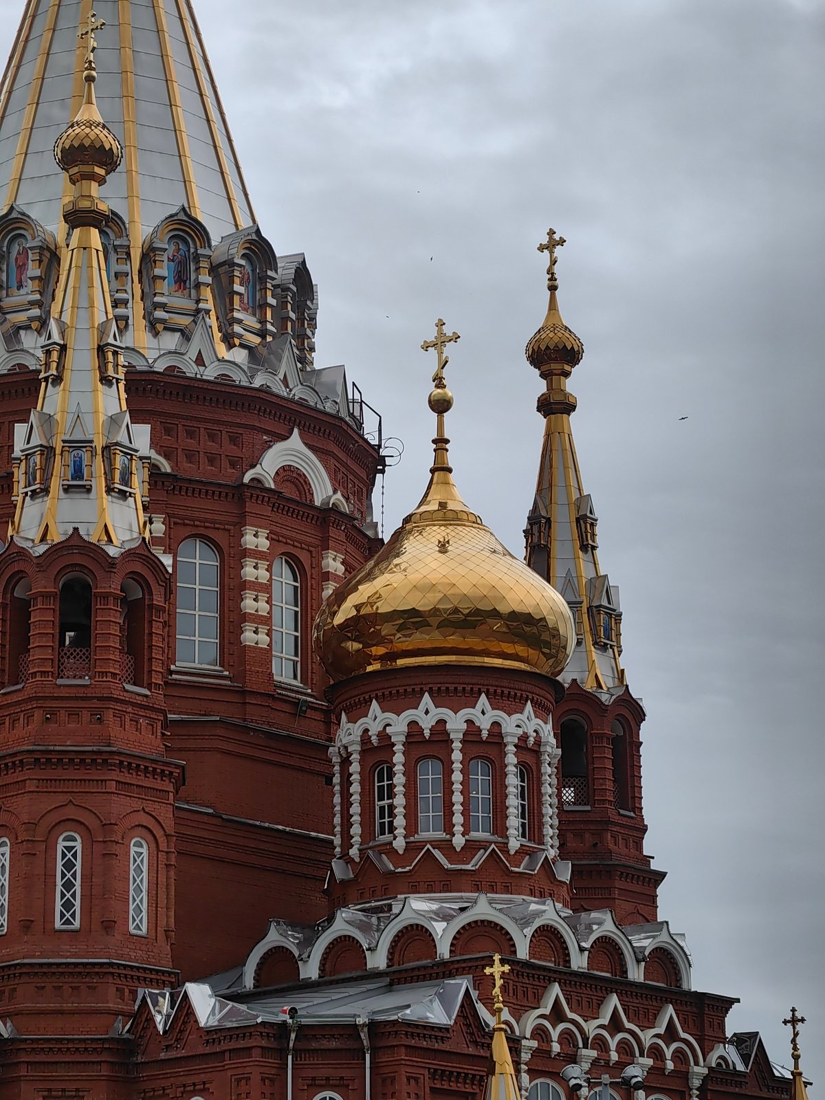 Tourist documentation of Izhevsk's historic cathedrals and residential architecture