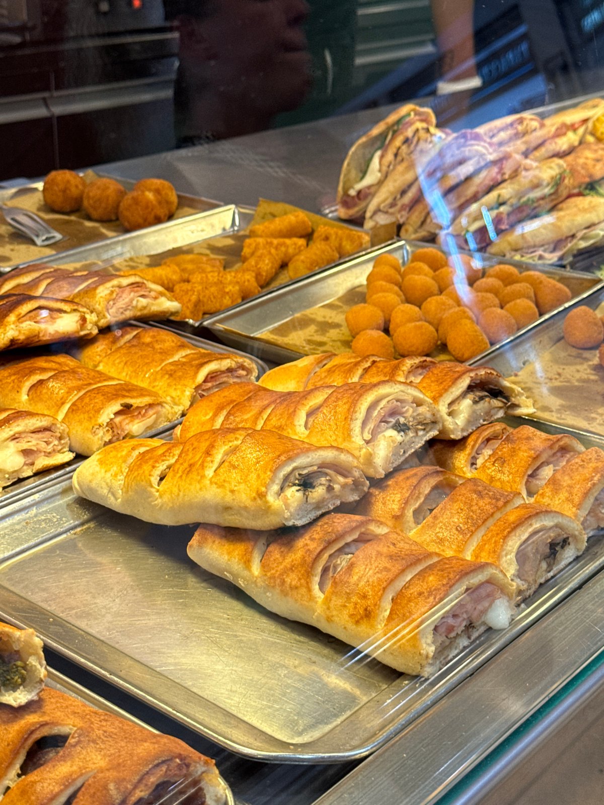 Afternoon at Forum Palermo: food court meals and summer shopping