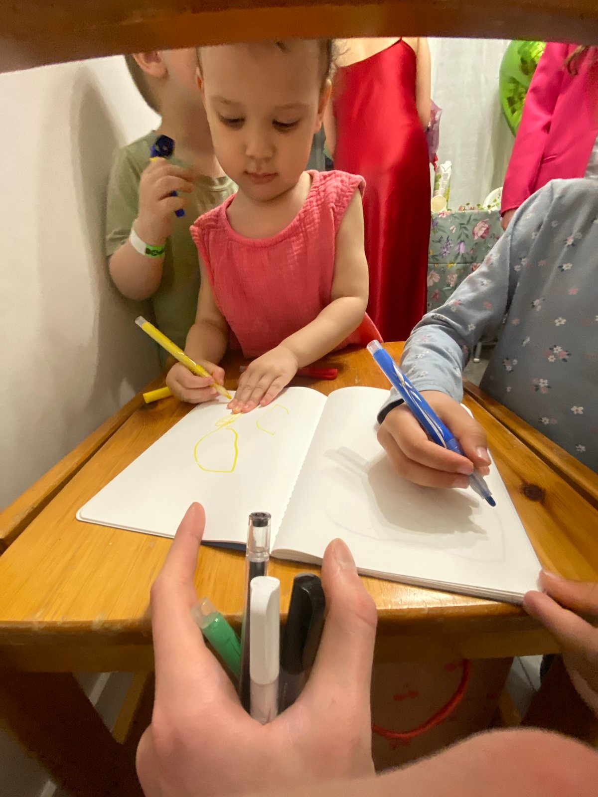 Children share drawing time at Moscow table