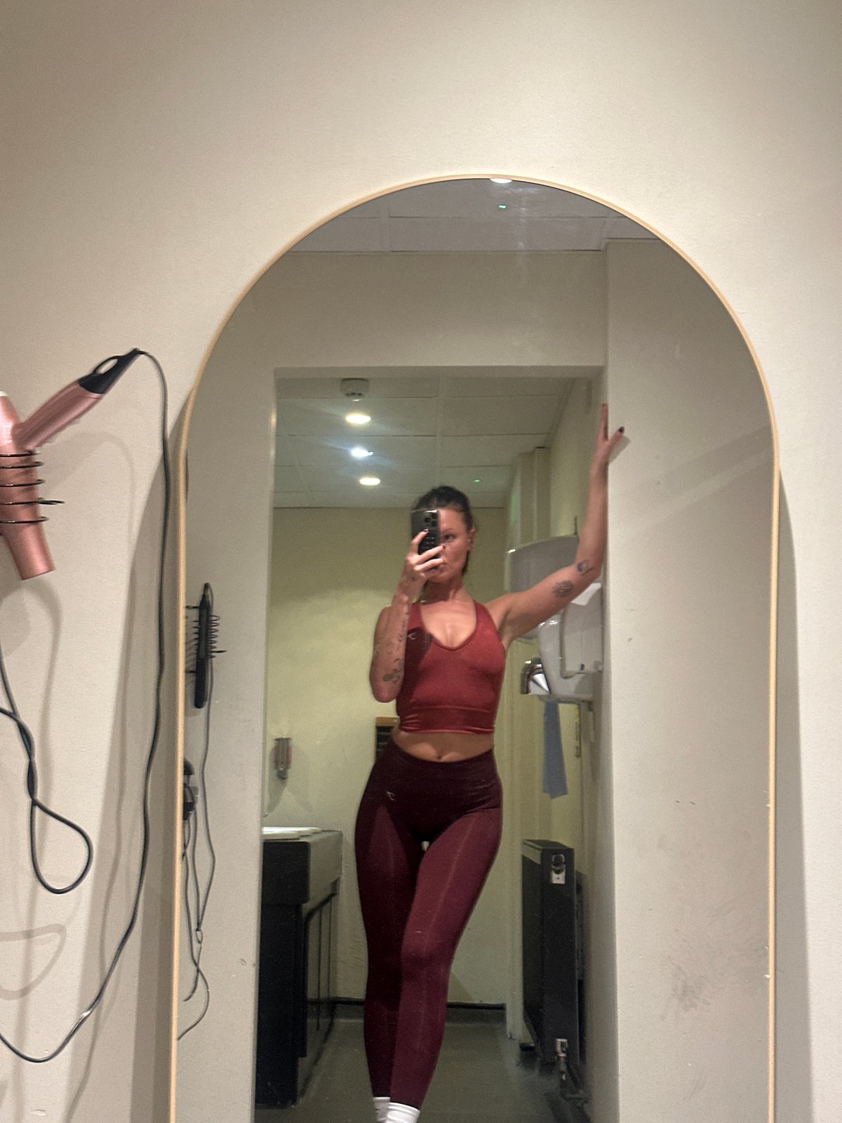 Kent residents document afternoon fitness and tanning routines