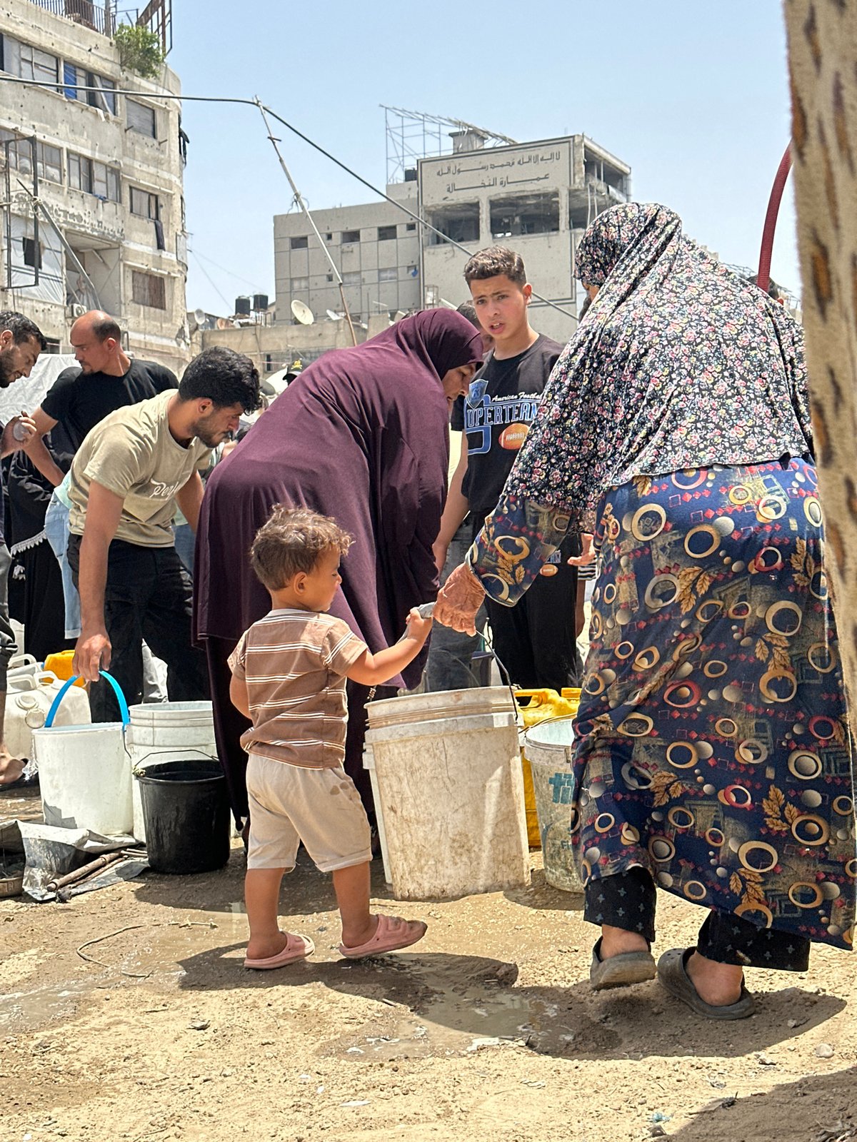 Gaza families gather buckets amid ongoing daily challenges
