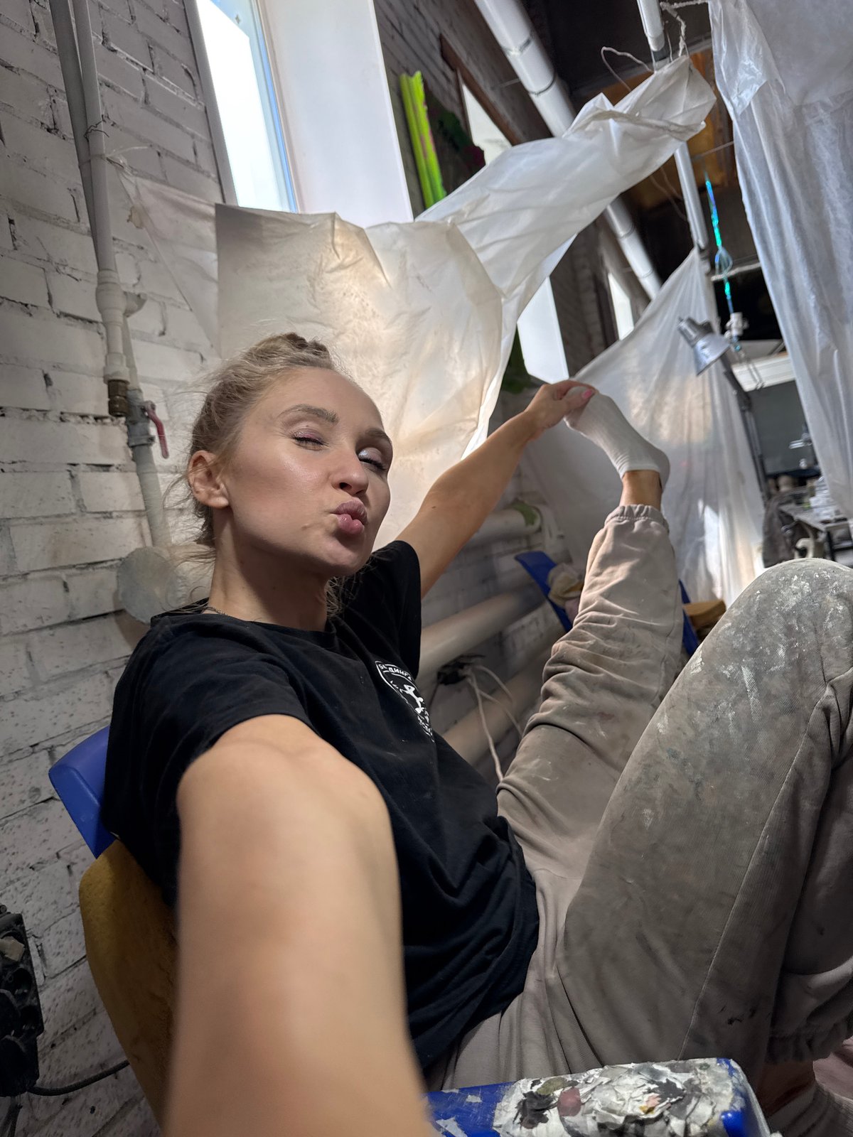Morning life captured across Chaikovsky: selfies, formations, art