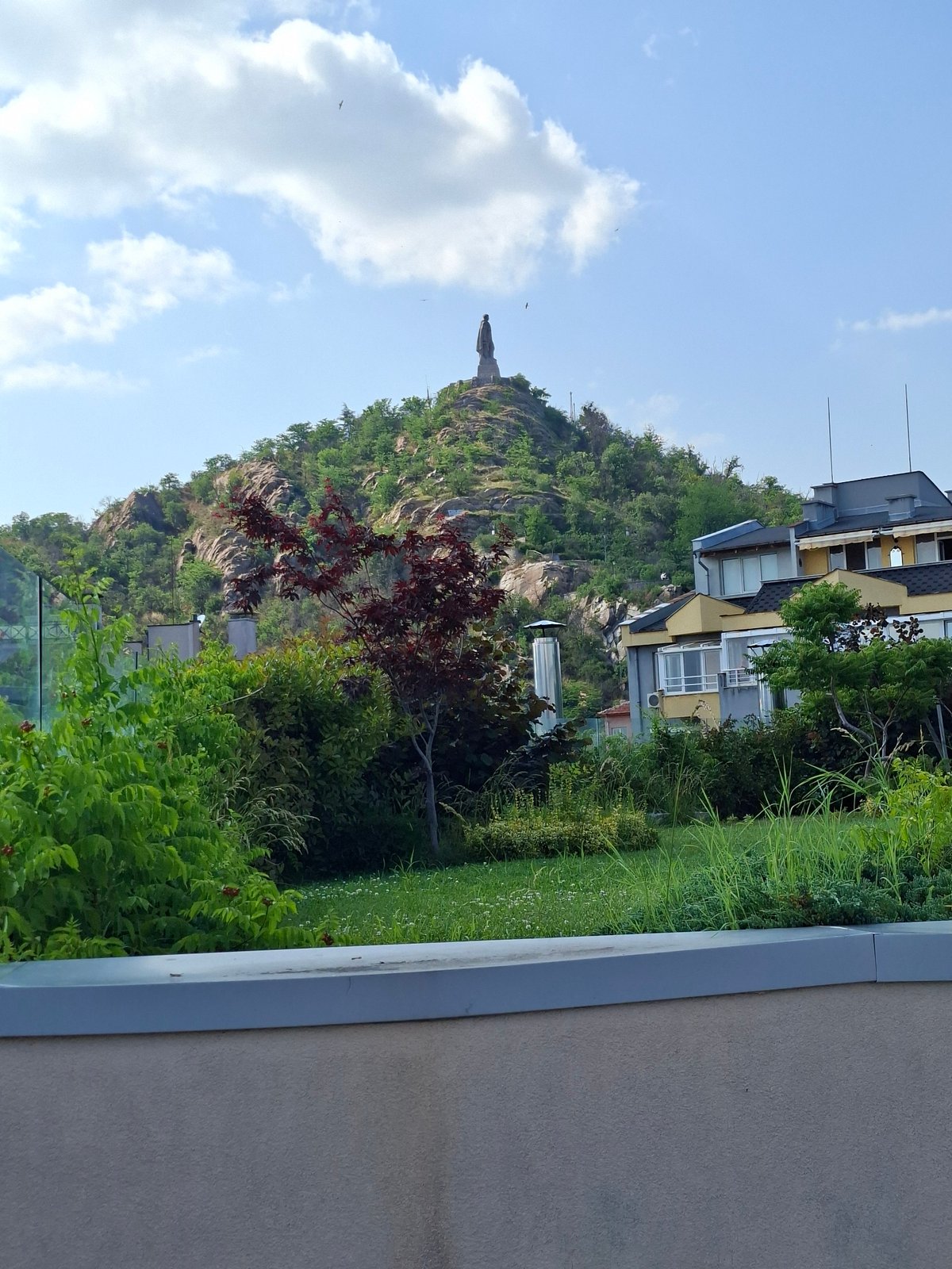 Afternoon tour through Plovdiv captures cars, cafes, and city life