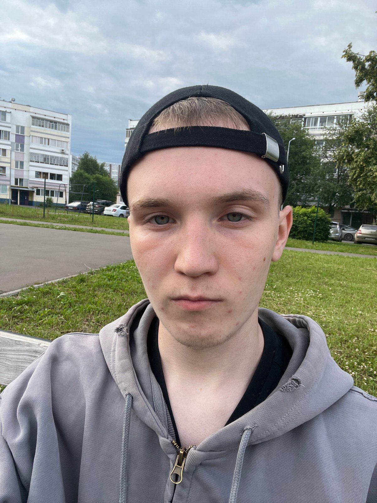 Selfies and street shots from a Naberezhnye Chelny residential neighborhood
