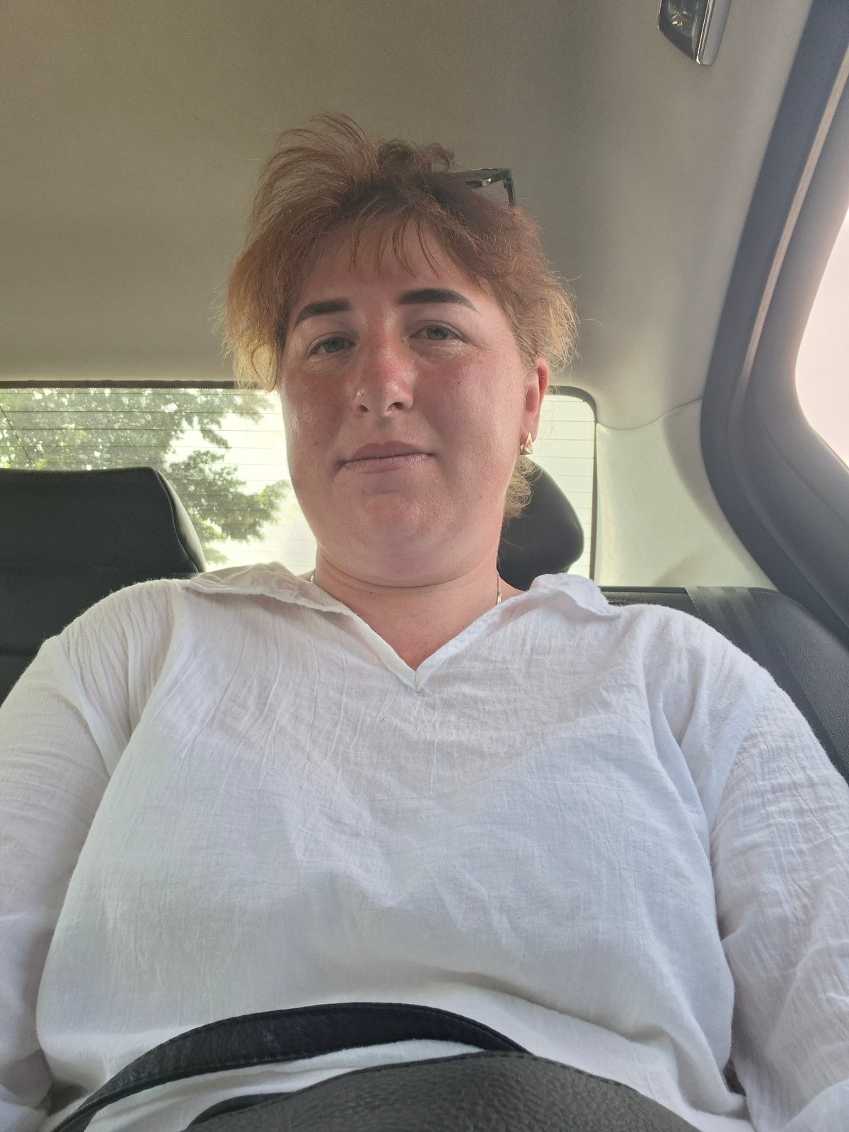 Back-seat selfie series, white shirt, reddish-brown hair