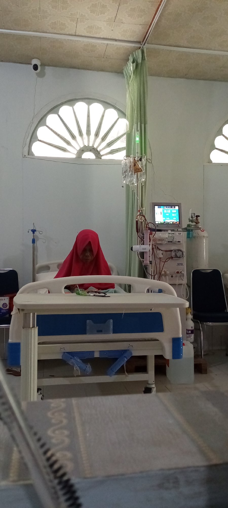Morning dialysis session documented at Lhokseumawe medical facility