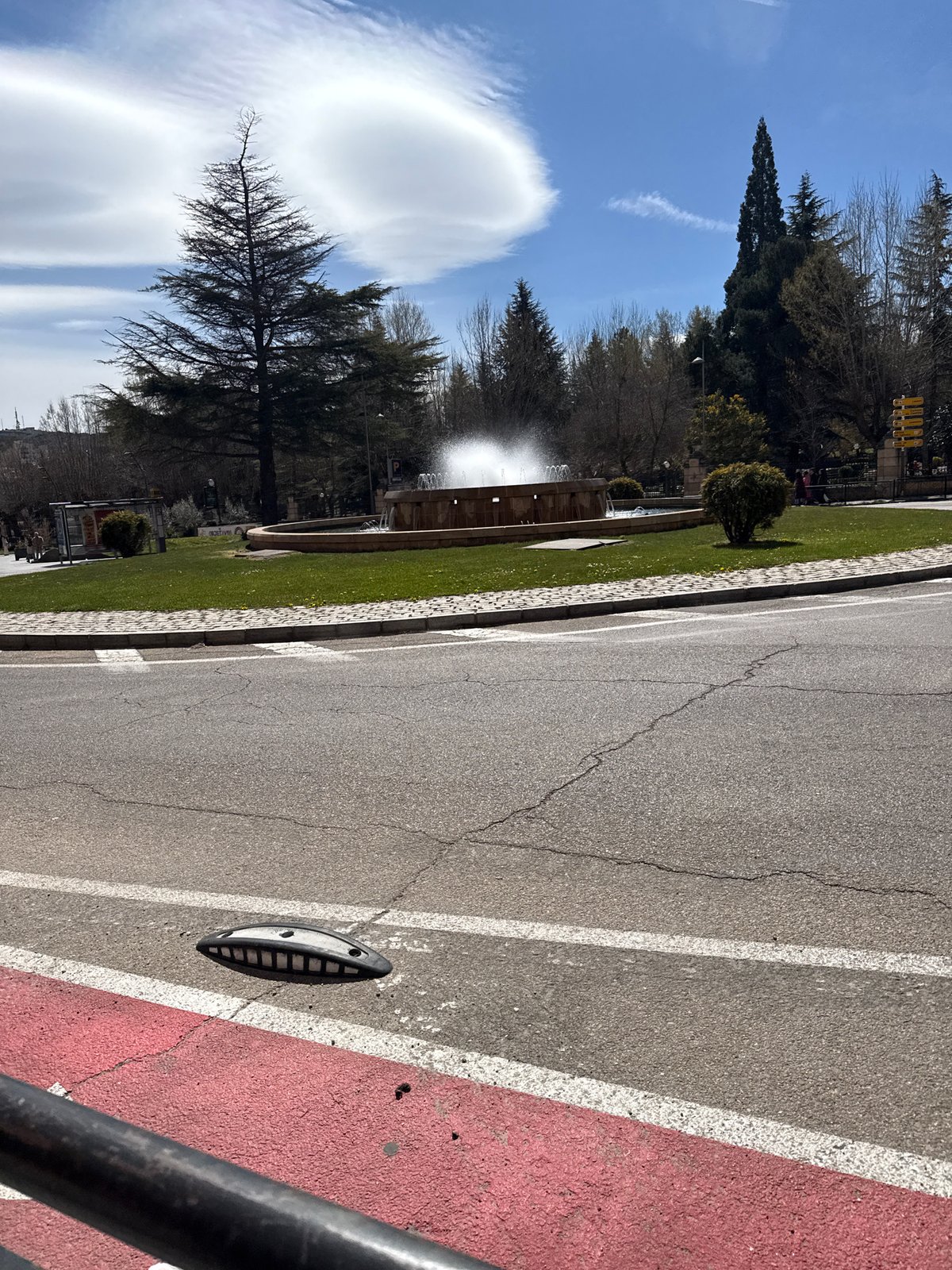 Red lane markings documented on Soria street
