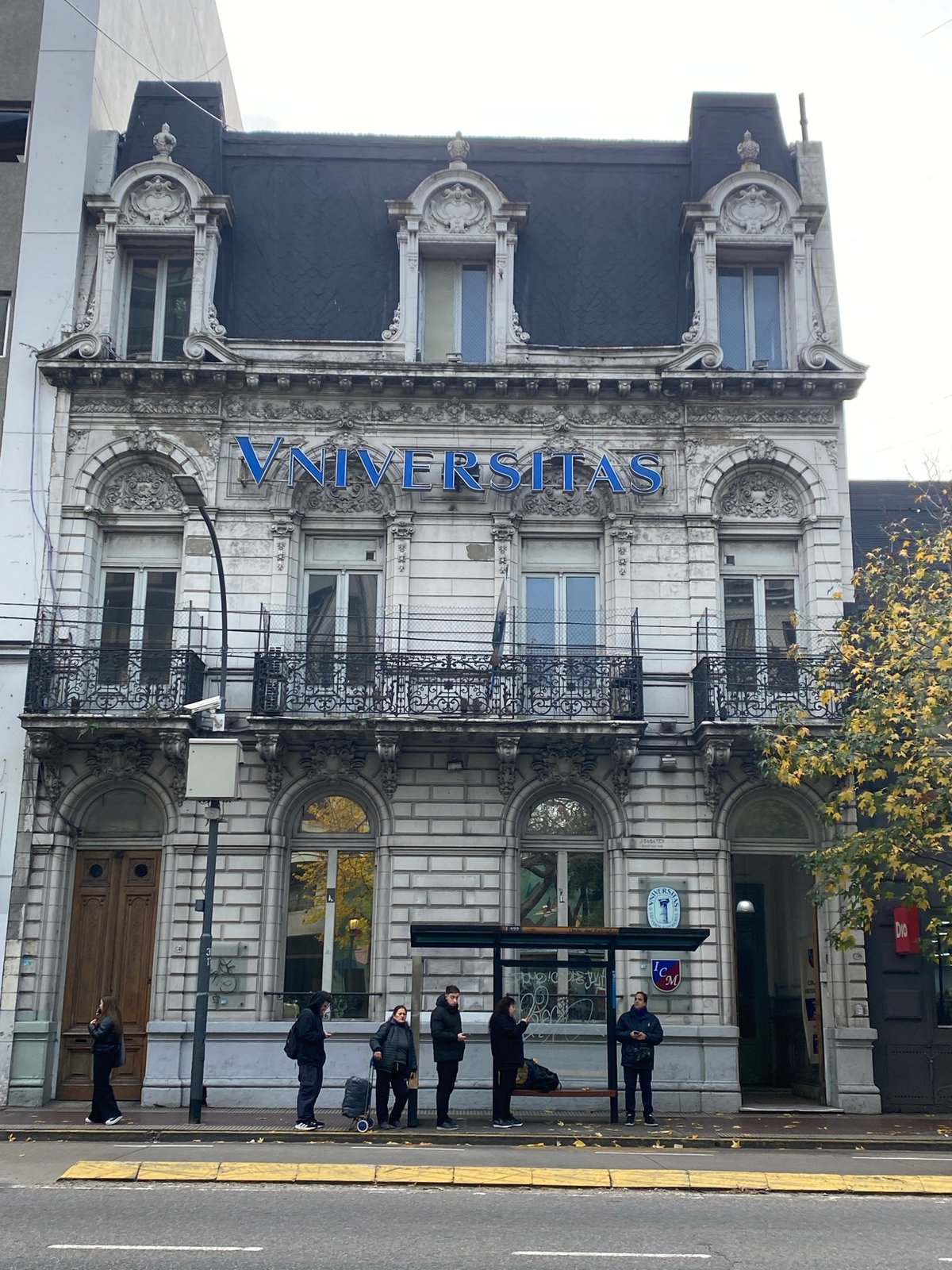 Architectural tour documented across Buenos Aires neighborhoods Tuesday afternoon