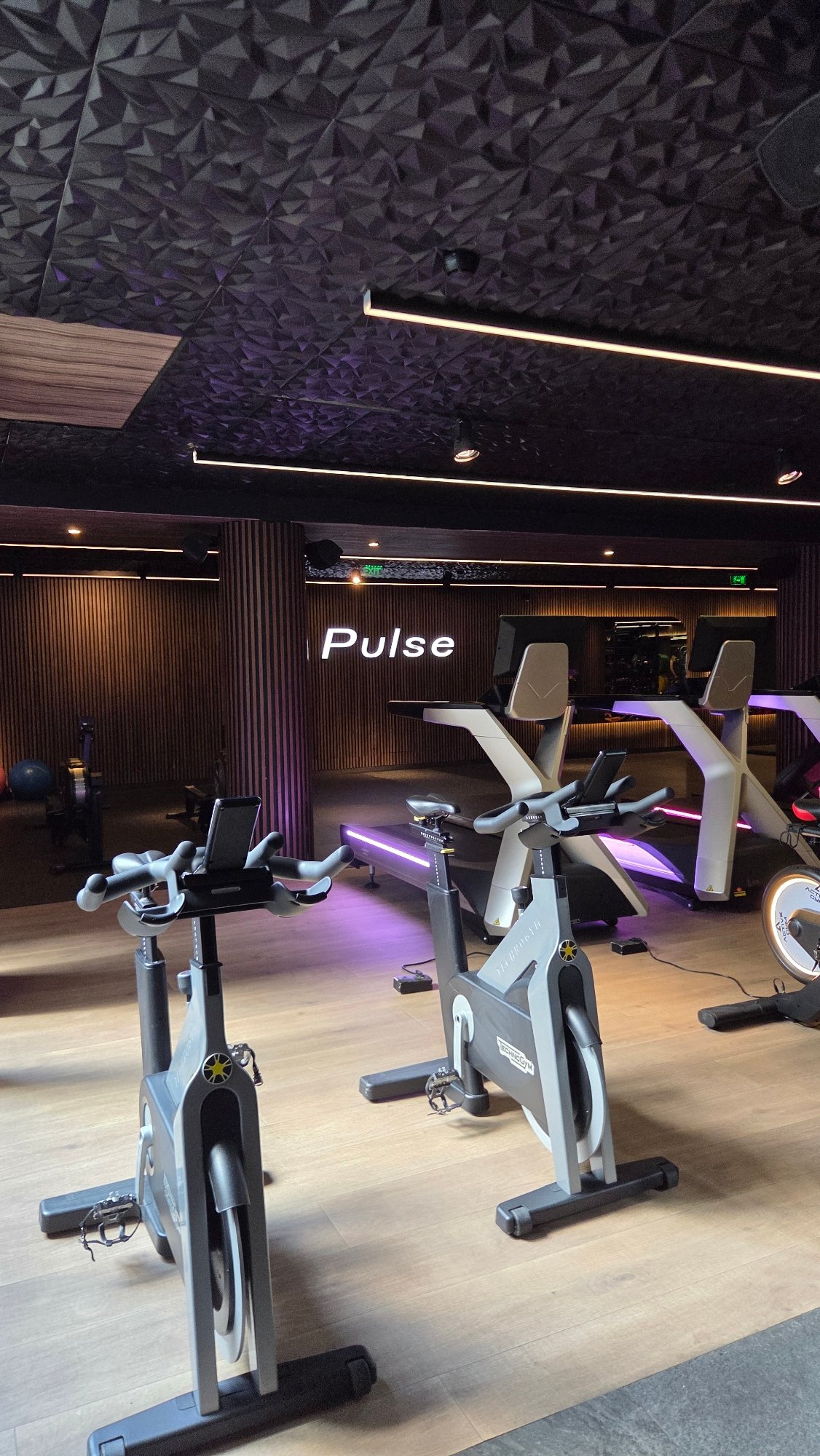 Pulse fitness center cycling studio documented by witnesses