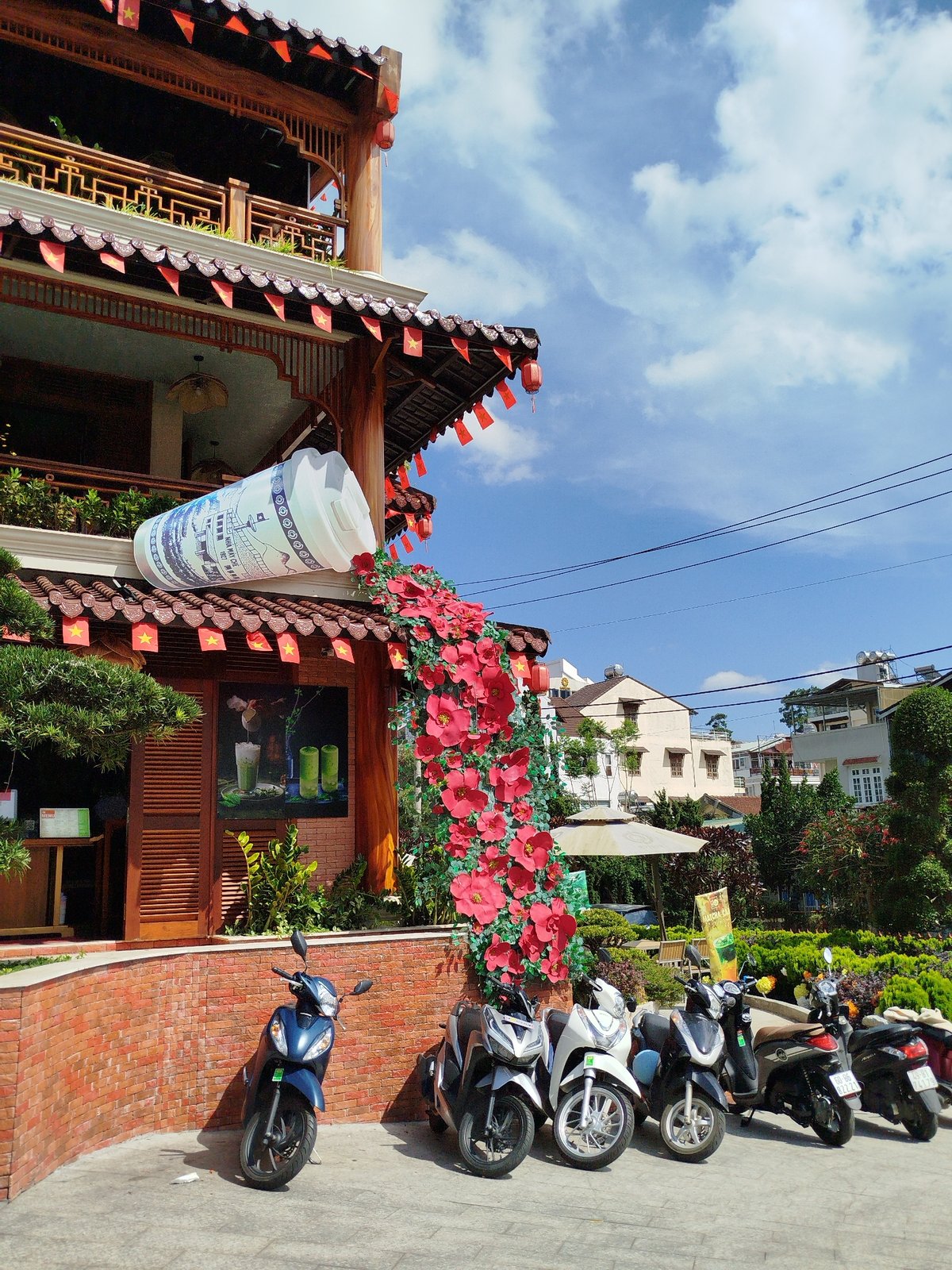 Morning street life documented across Da Lat, Vietnam