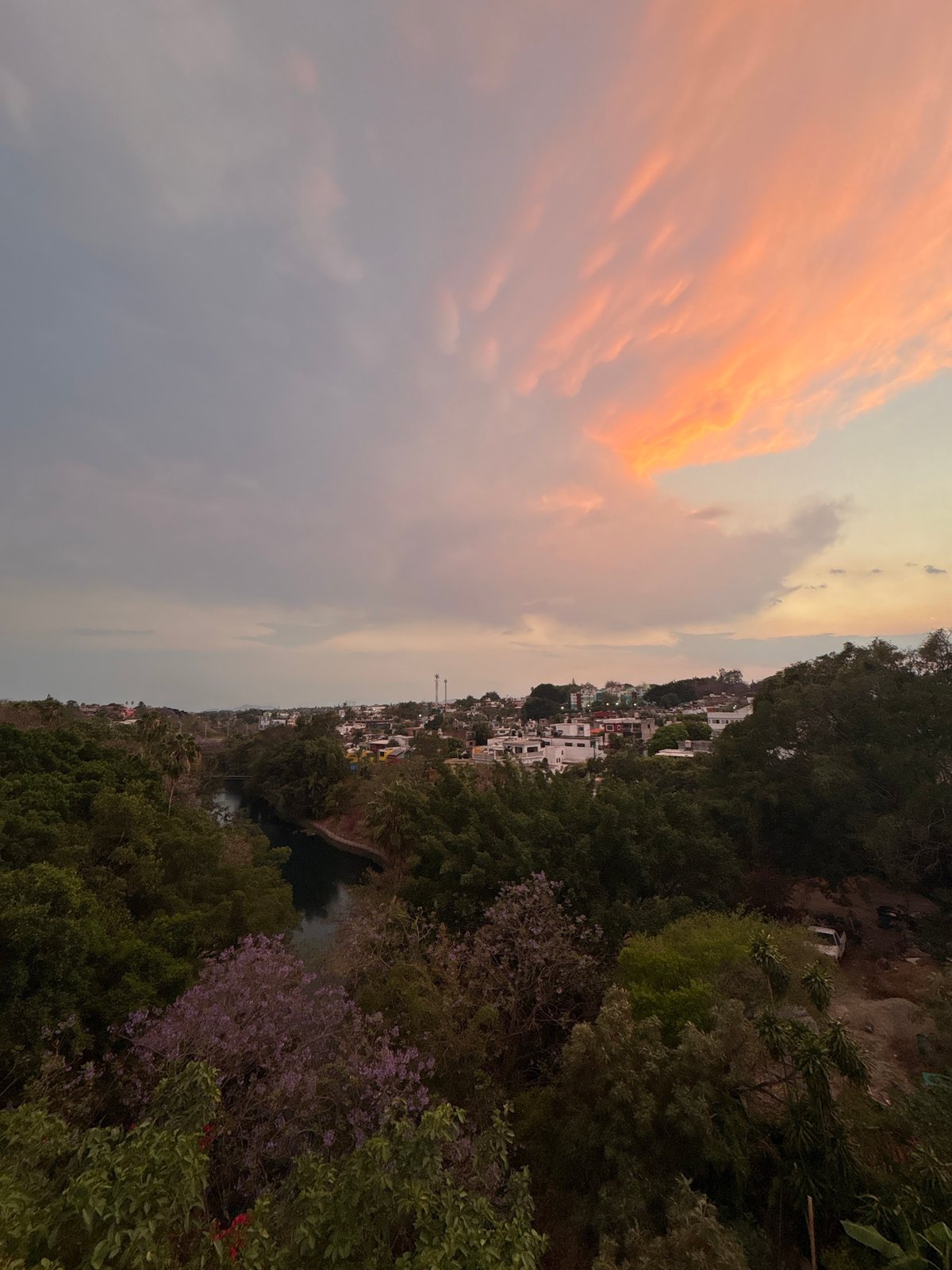 Dusk sky creates pink gradient over Cuernavaca cityscape