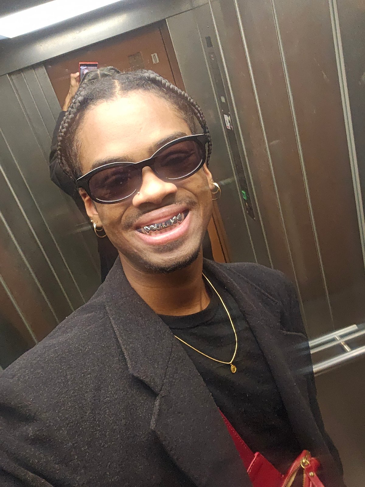 Person takes elevator selfies near French school in Pantin