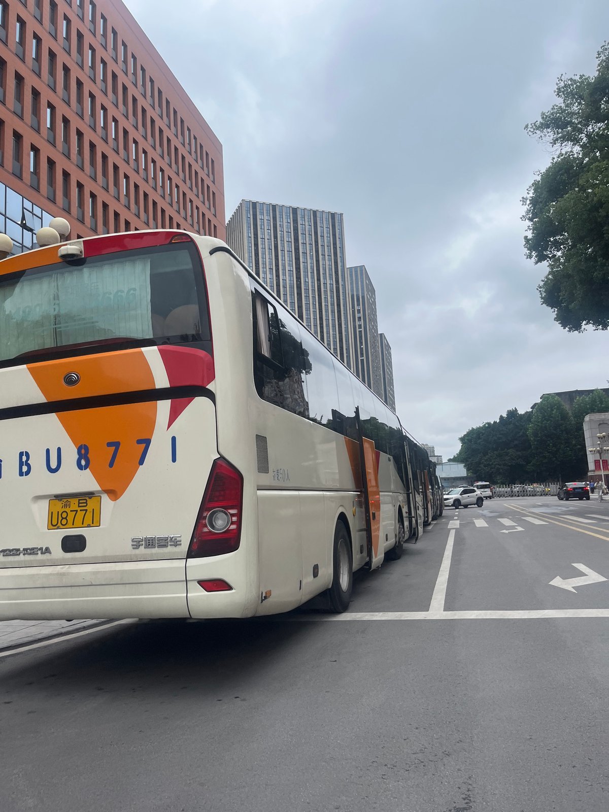 Bus fleet parks in formation in Yuzhong District