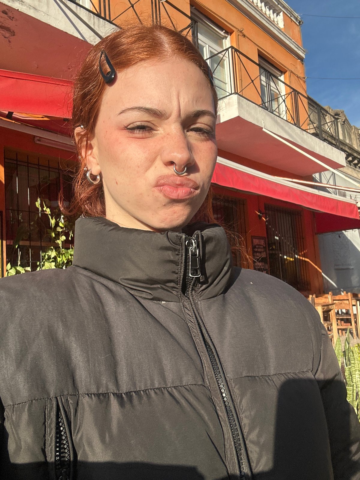 Red-haired person in black jacket spotted on Buenos Aires street