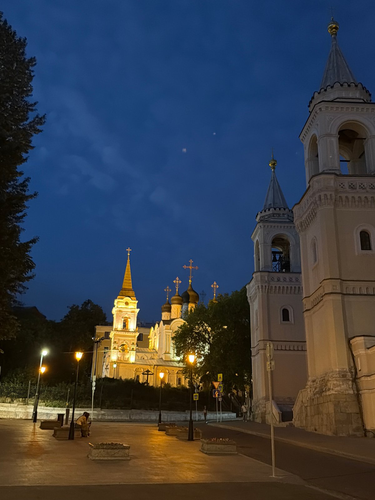 Moscow evening scenes captured across city during twilight hours