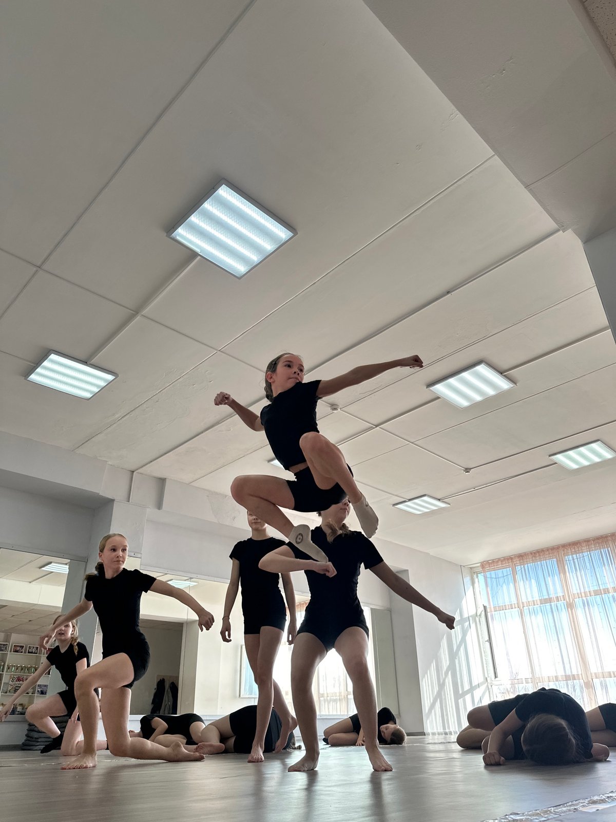 Dance students rehearse routine in Votkinsk studio