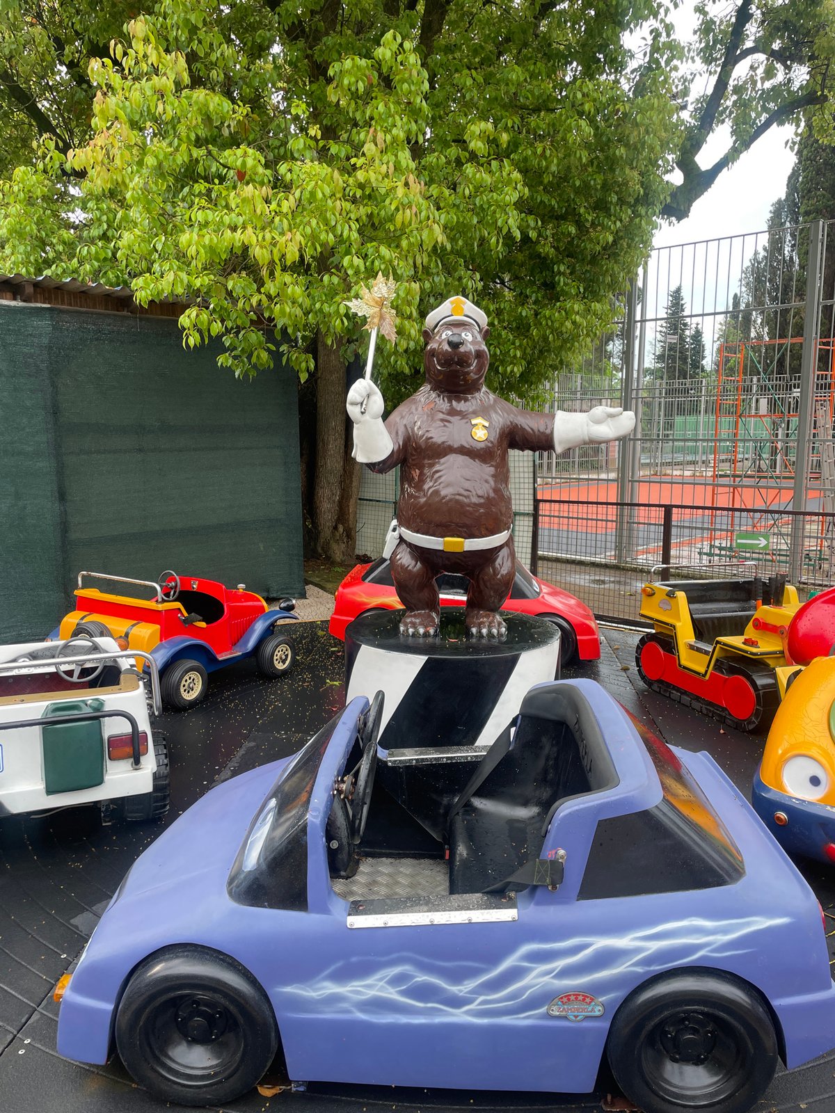Early morning tour documents Sochi's amusement parks and public art