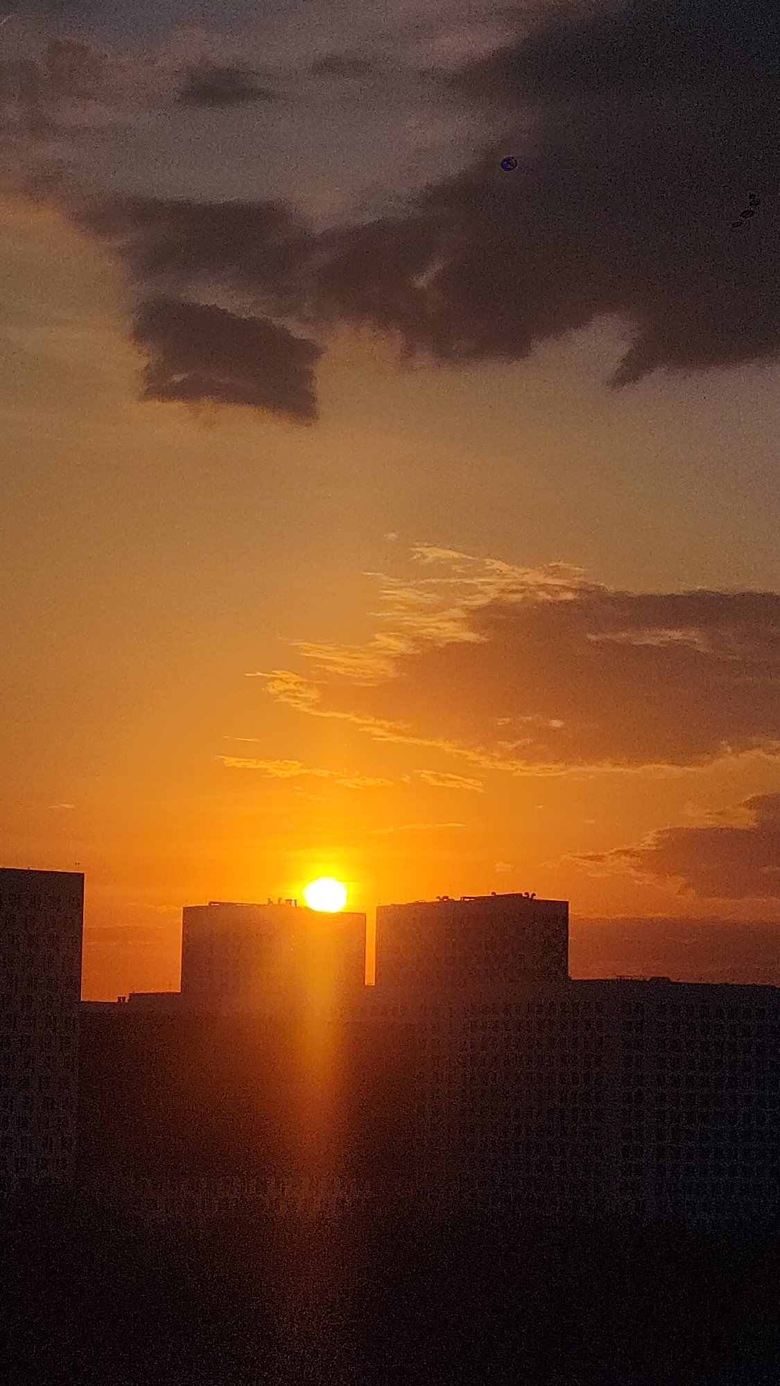 Moscow residents witness vibrant sunset across city skyline