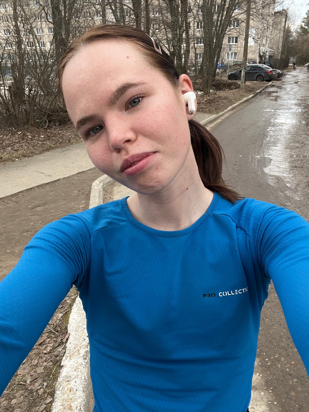 Woman documents workout routine with selfies in Chaikovsky, Russia