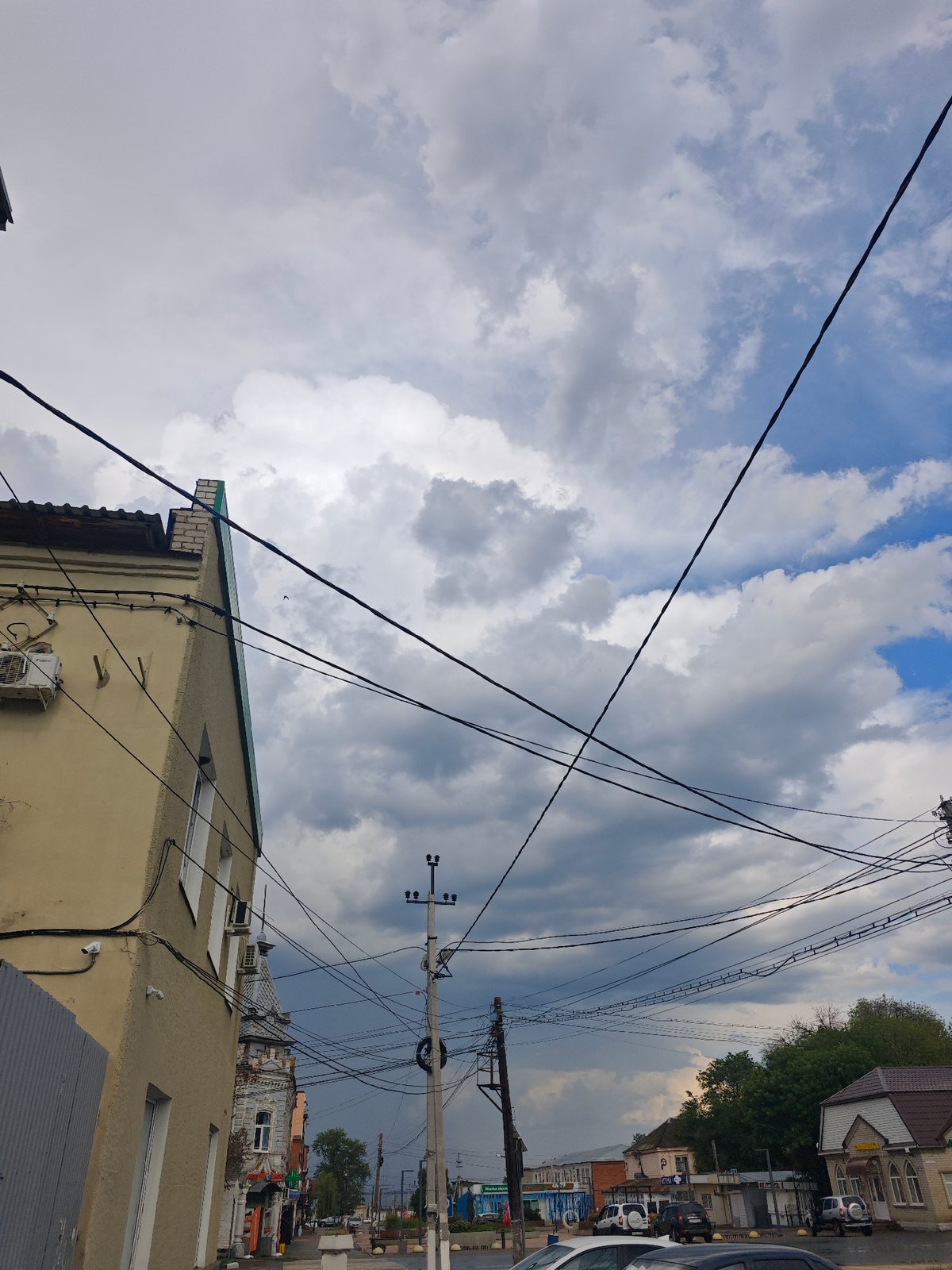 Everyday scenes documented in Khvalynsk during midday Tuesday